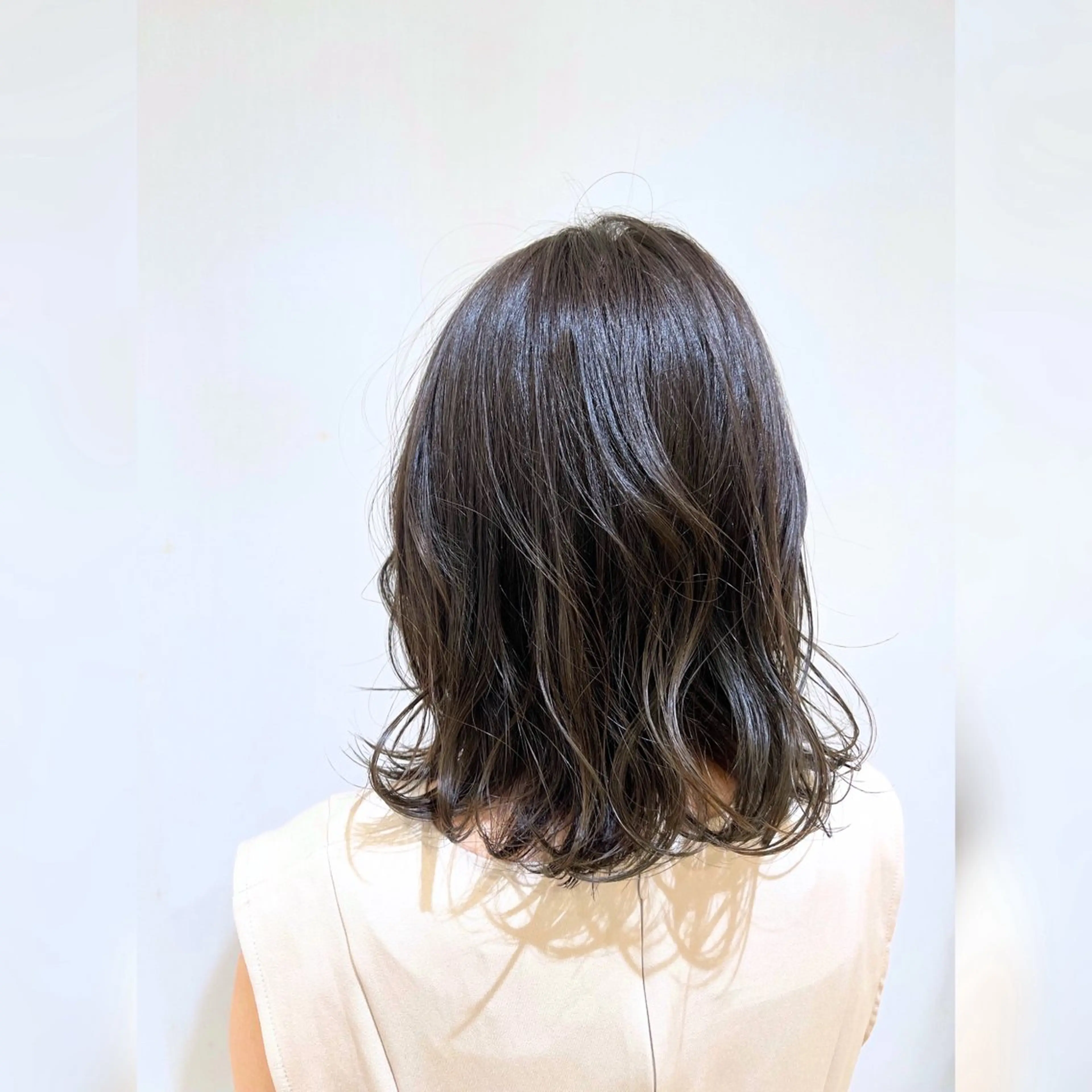 ミディアム カラー ブリーチ グレージュ ブリーチなしカラー オリーブグレージュ オリーブグレー カット ヘアカラー トリートメント 髪質改善縮毛矯正 💎TOMOのヘアスタイル