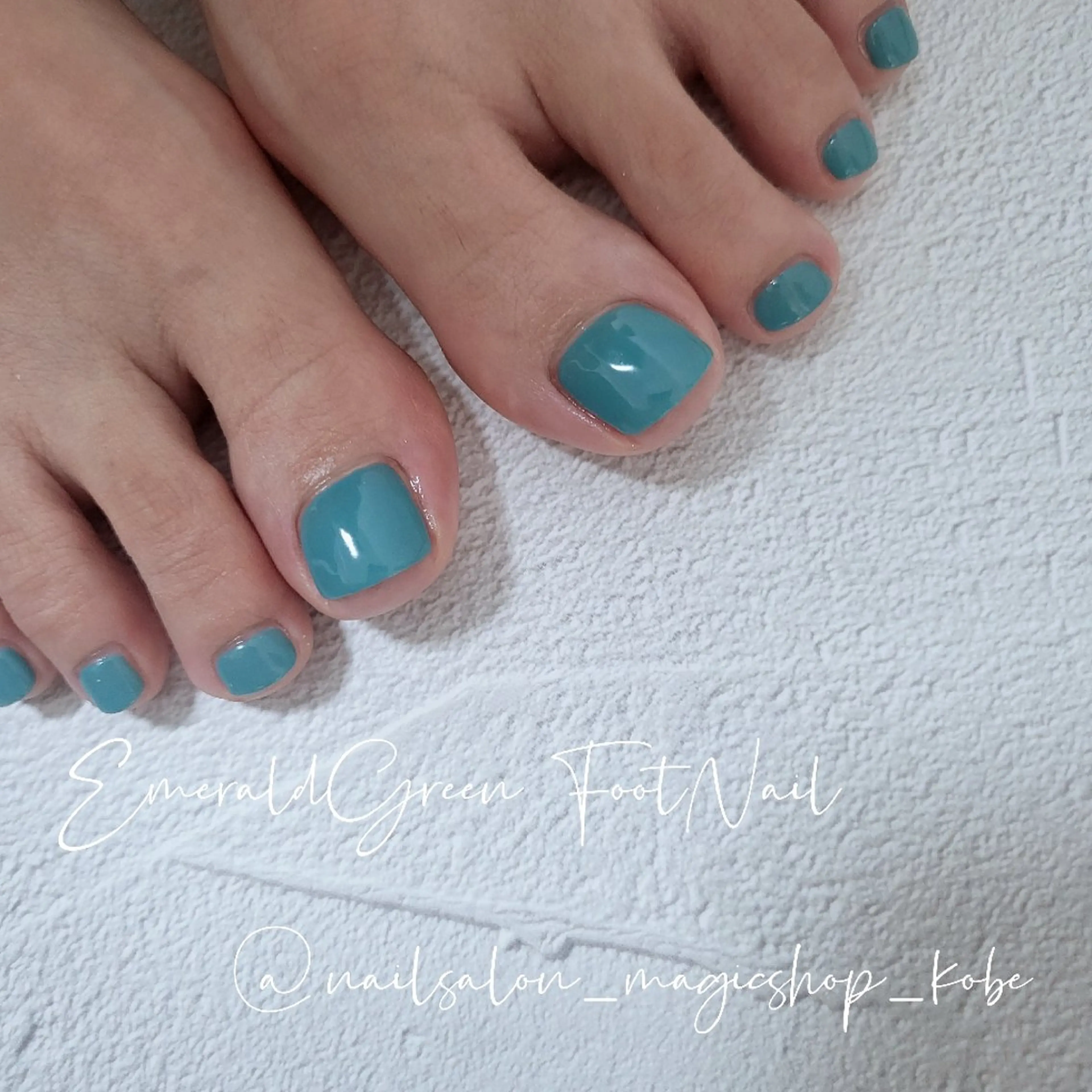 ネイル フットネイル ジェルネイル グリーン ワンカラーネイル ソフトジェル ハンドネイル Nailsalon MagicShopのネイルデザイン