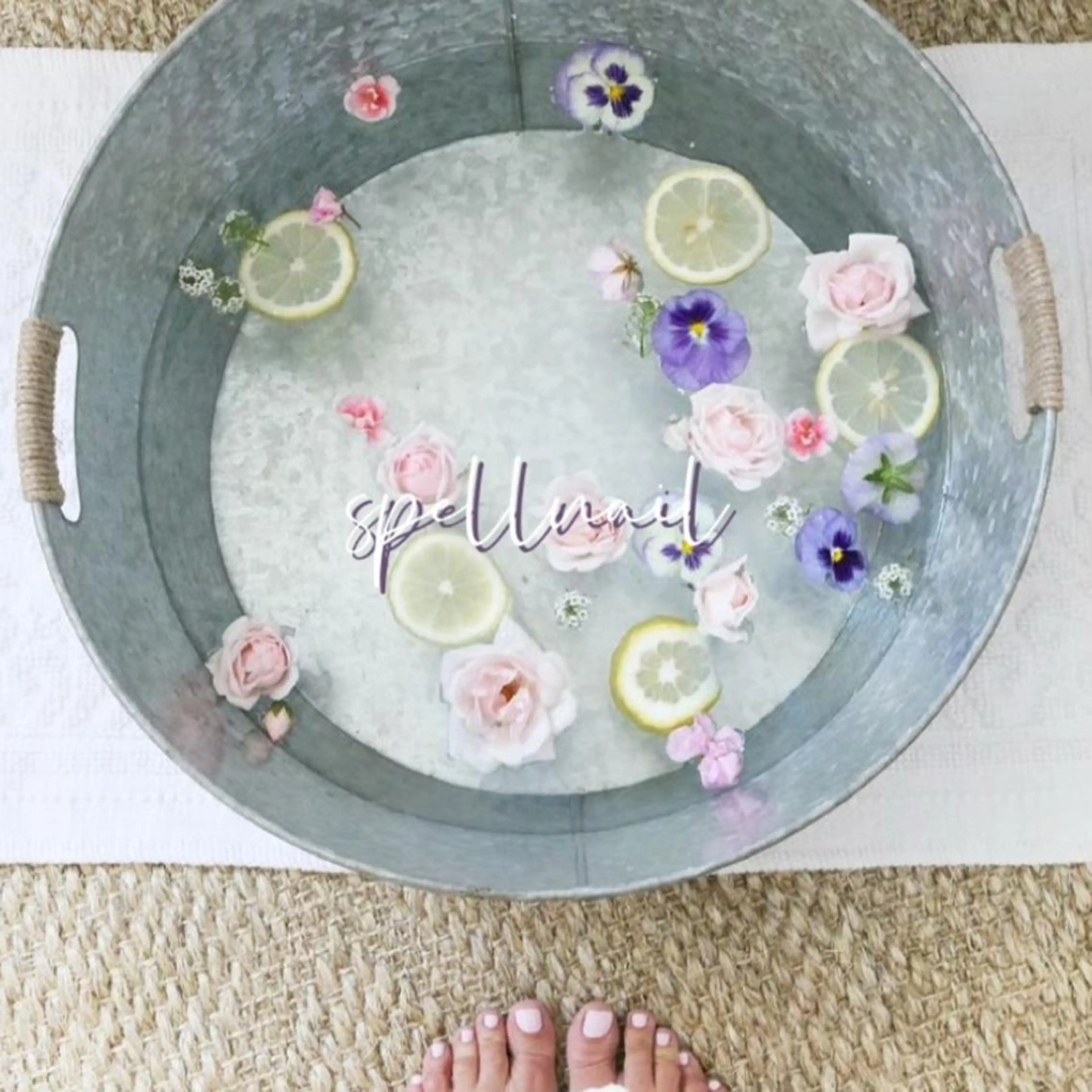 【minimo限定】アロマバスで癒しながら角質除去♪ジェルネイルにプラスで足裏すっきりもちもち肌に!の写真