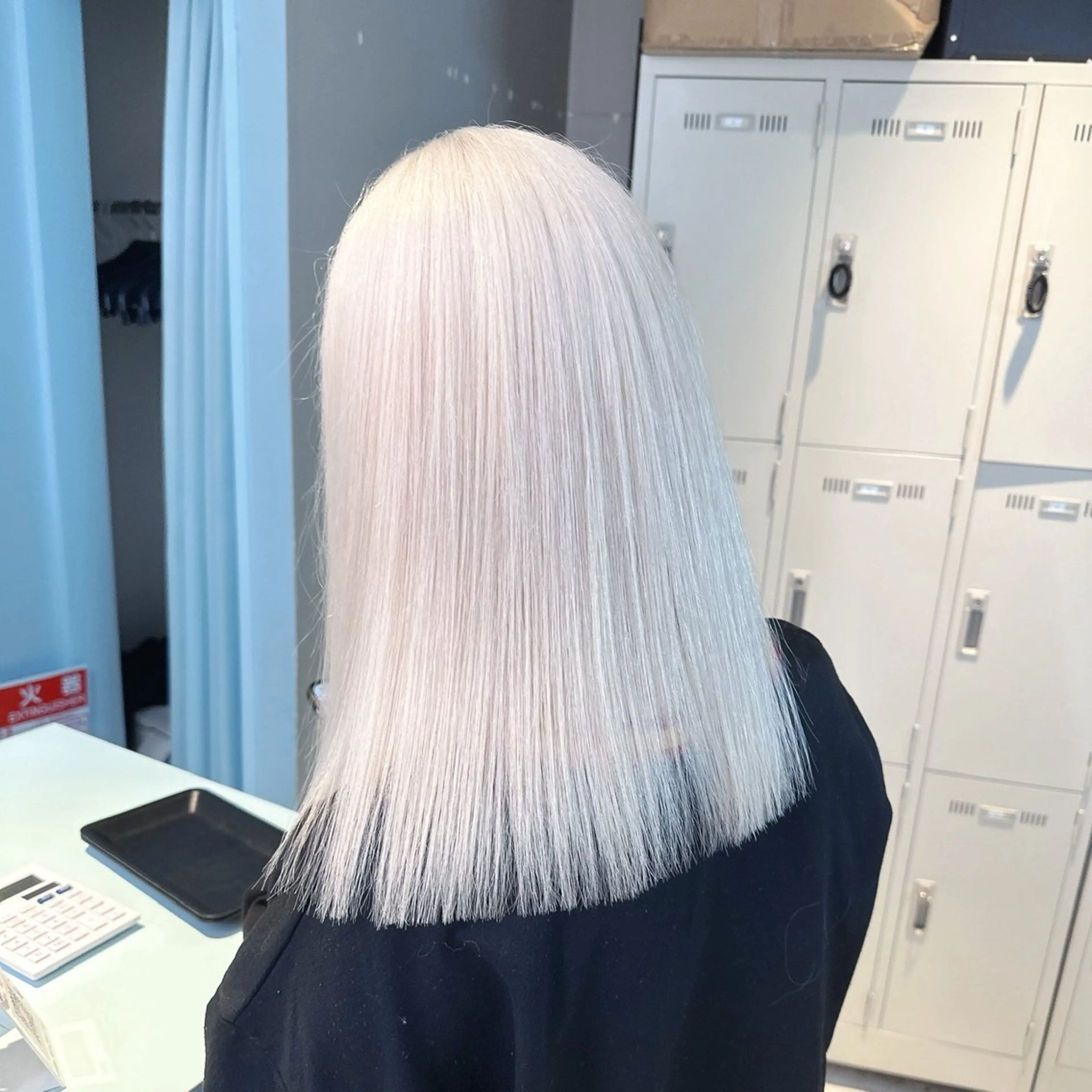 セミロング カラー 🪄池袋ハイトーン 🪄ブリーチカラーのヘアスタイル