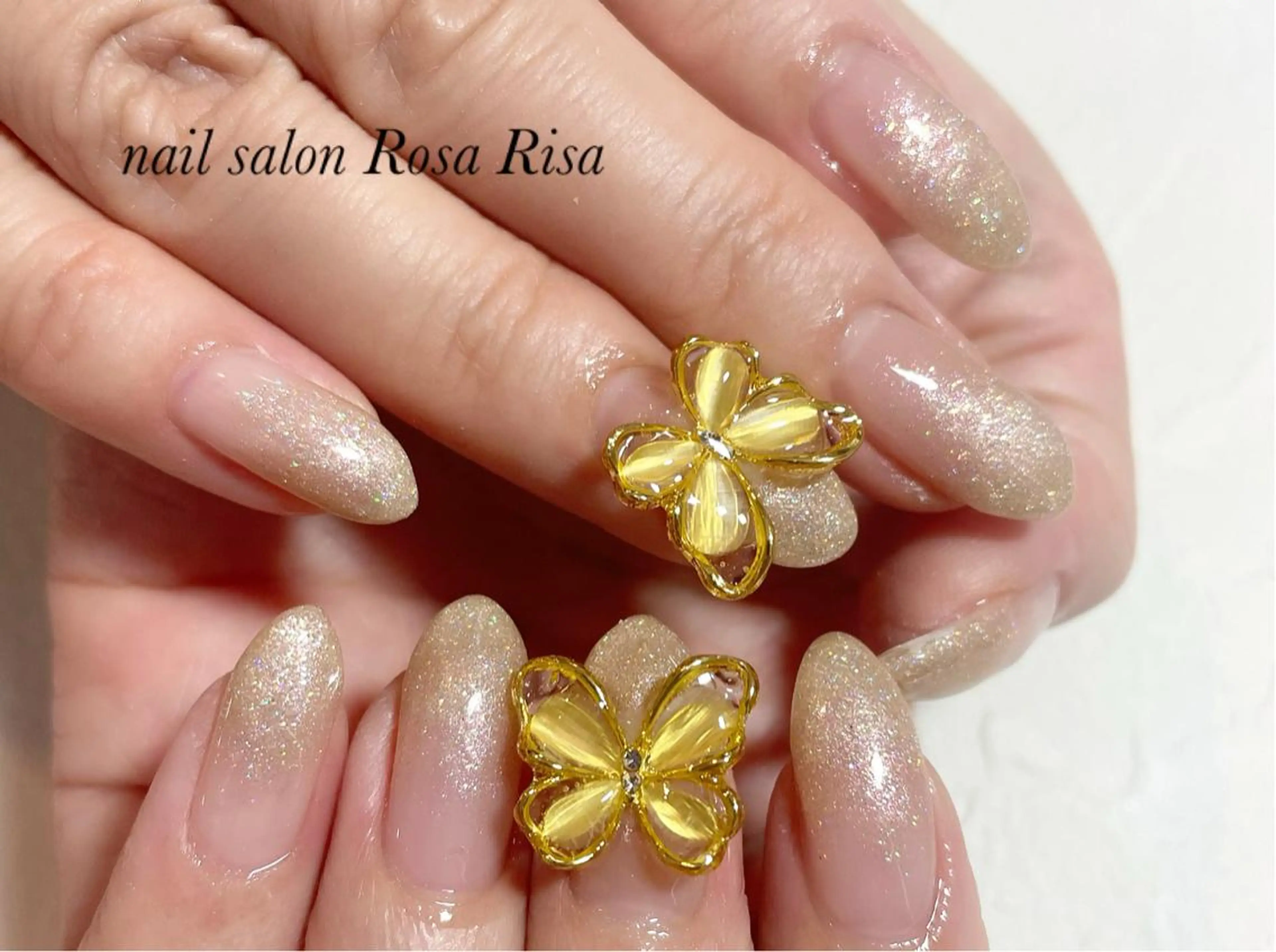 セミロング ネイル ゴールド ハンドネイル ネイルスタジオ シェイクユアハンズのネイルデザイン