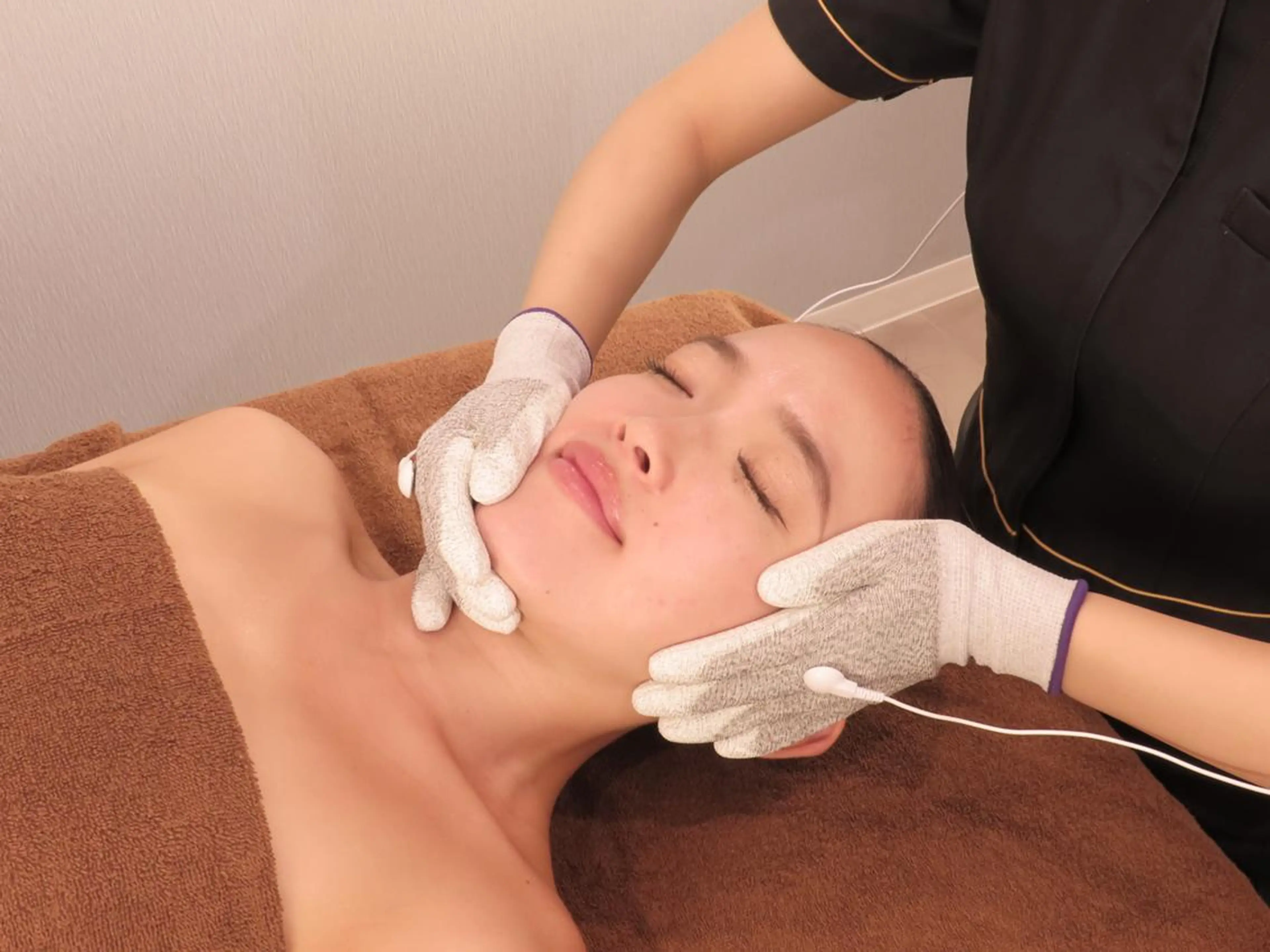 【★人気No.3★1回で劇的変化！小顔コルギ&華奢デコルテコース】60分　4,480円の写真