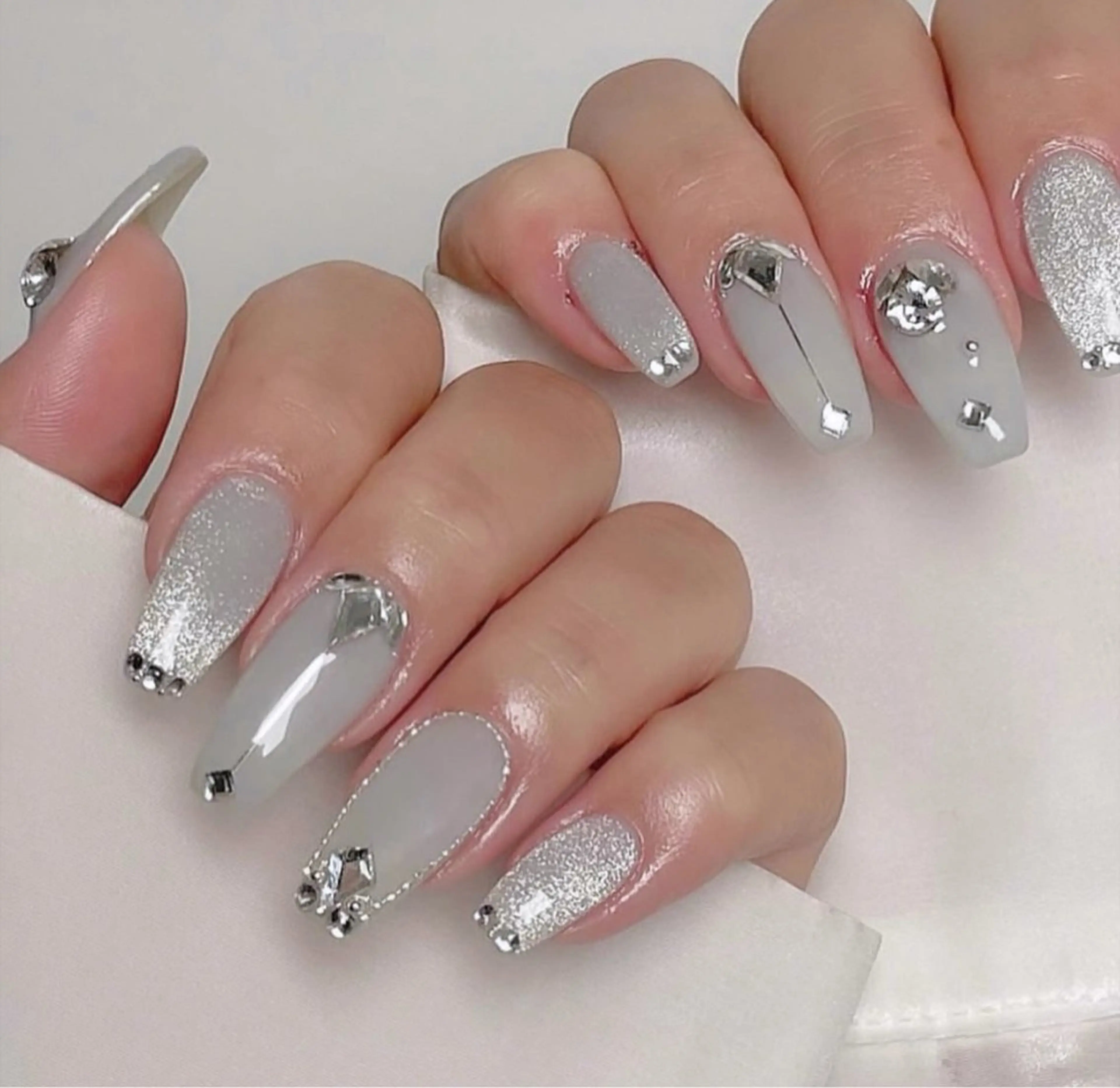 ネイル フットネイル ジェルネイル 韓国ネイル マグネットネイル 持ち込み ハンドネイル Akiko ネイルサロン所属・AKIKO ネイルサロンのネイルデザイン