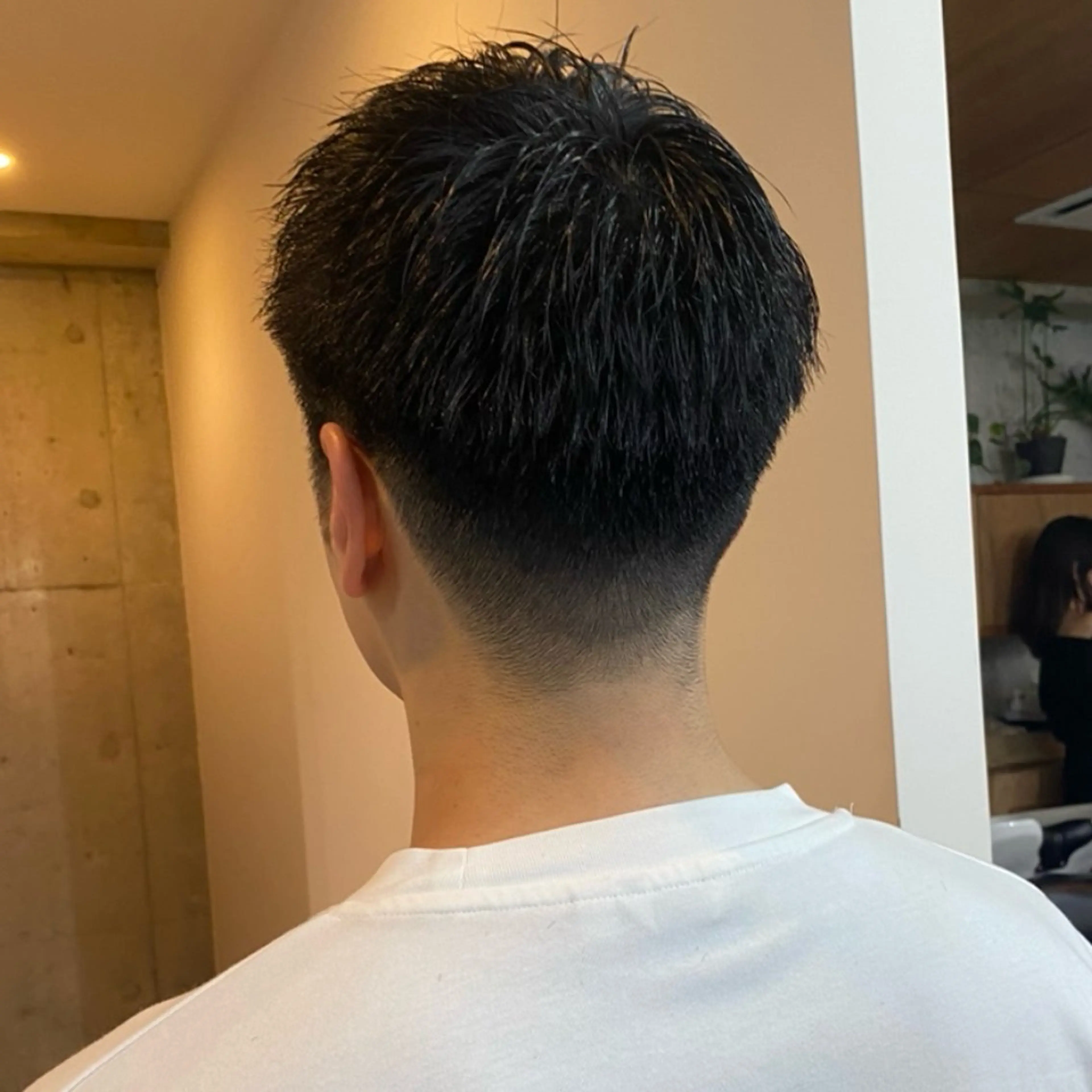 ショート メンズ ビジネス 刈り上げ ショートヘア センターパート/ニ ュアンスパーマのヘアスタイル