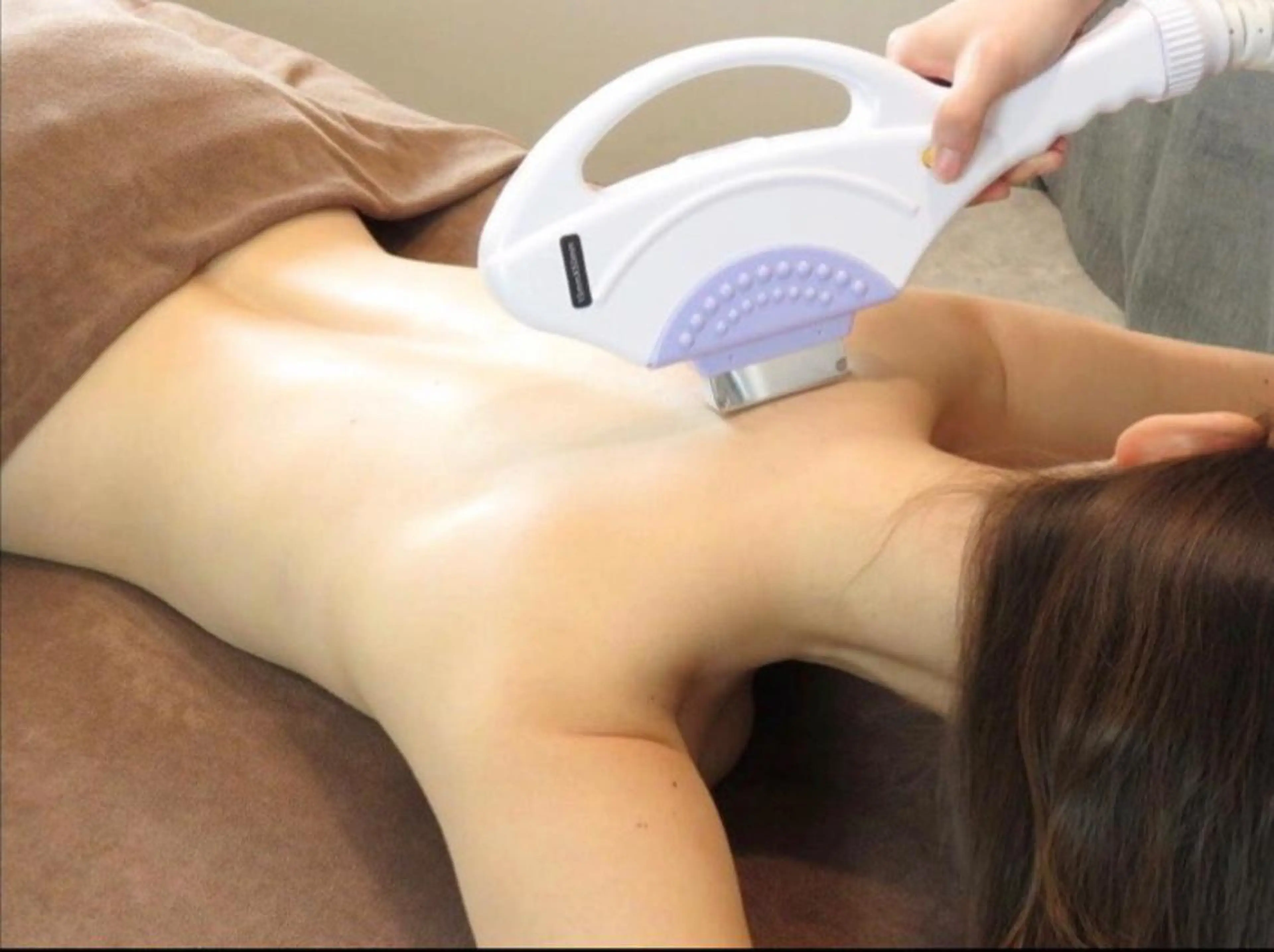 うなじケア★ ワックス脱毛and光脱毛の写真