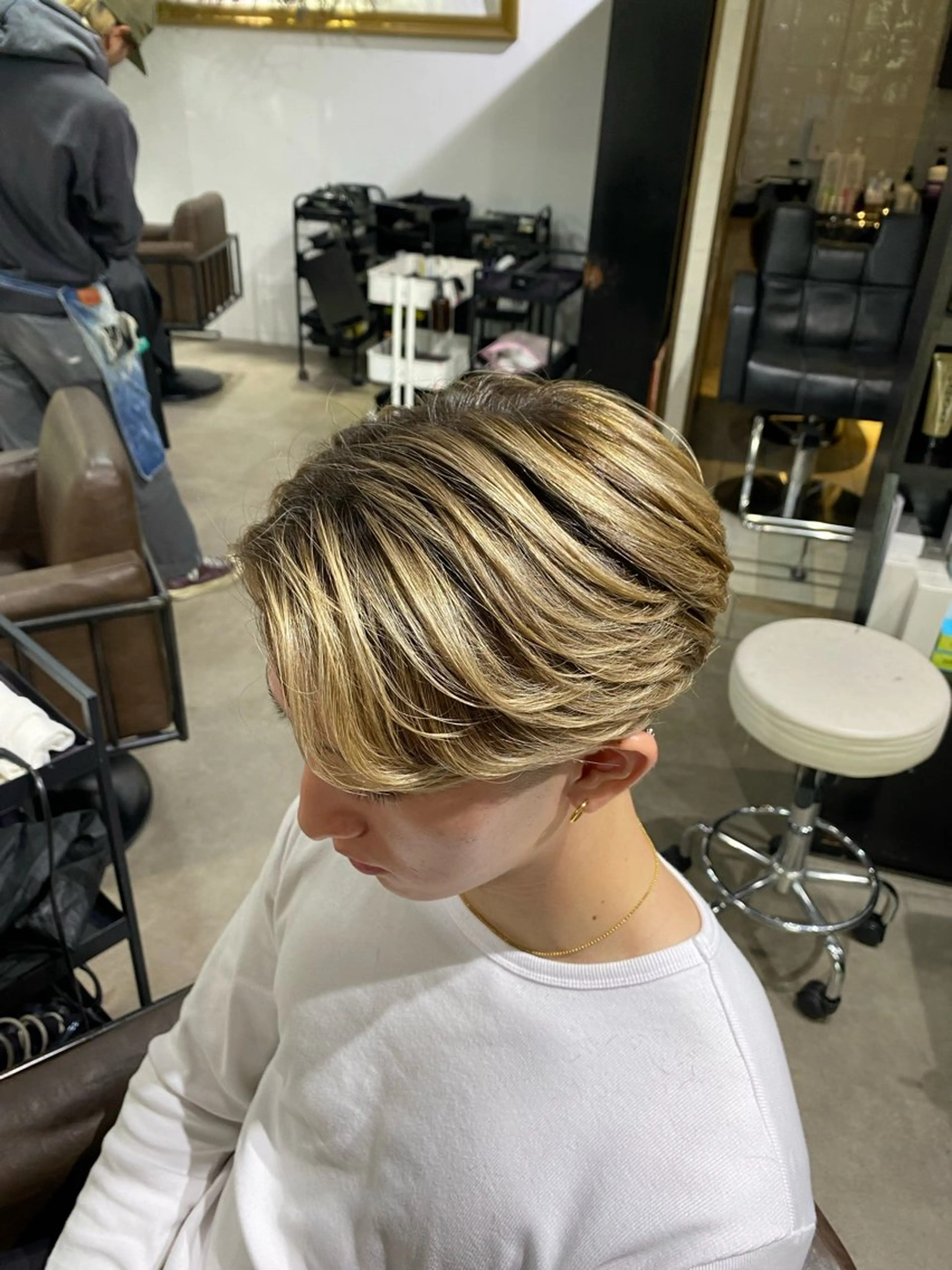 ショート レイヤーカット 山影✨バレイヤージュ ハイライト✨メンズ◎のヘアスタイル