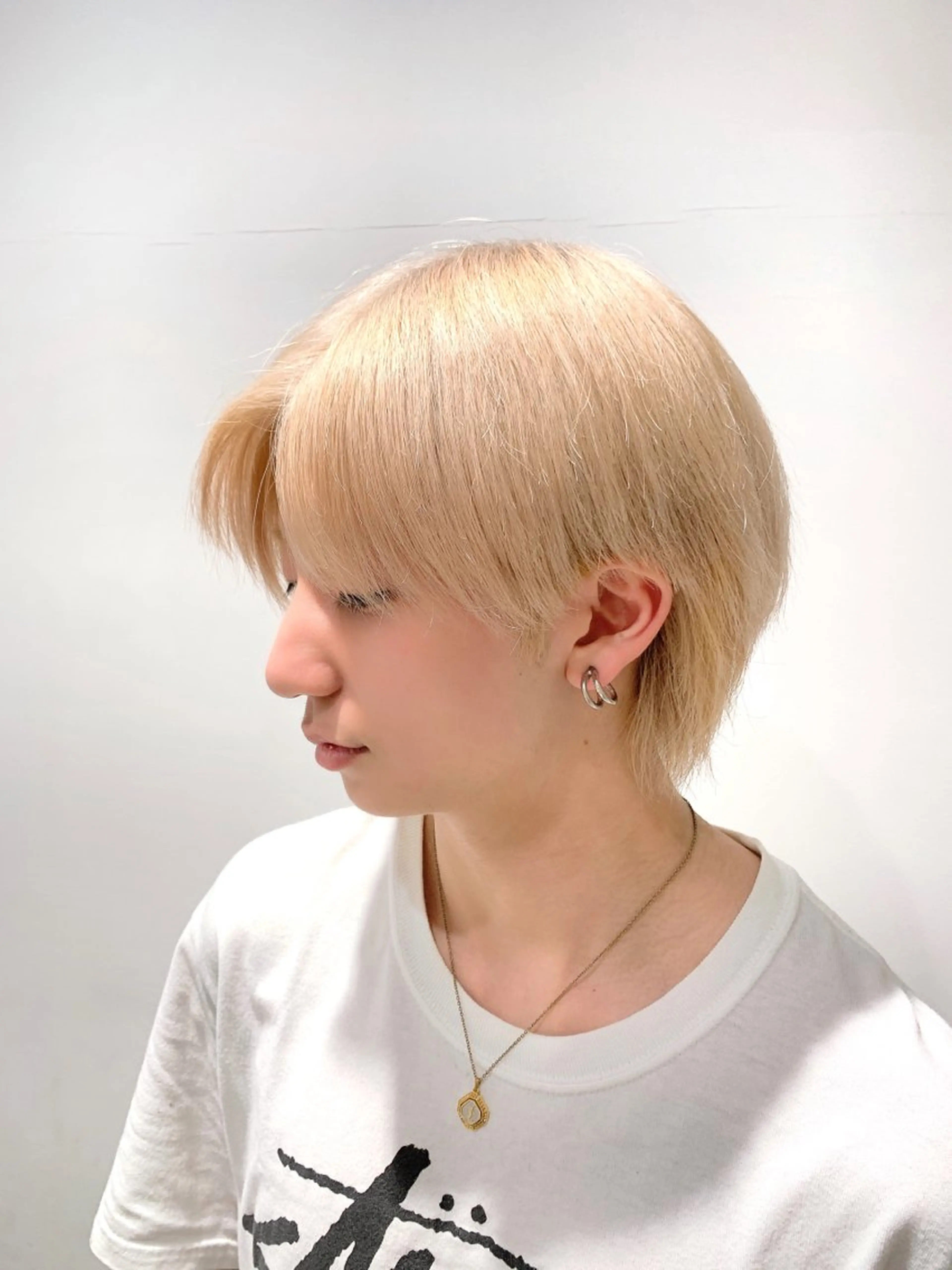 カラー メンズ メンズブリーチ センターパート メンズハイトーン ブリーチ ダブルカラー カット ヘアカラー トリートメント 韓国ヘア/レイヤー/ 顔まわり/りょーとのヘアスタイル