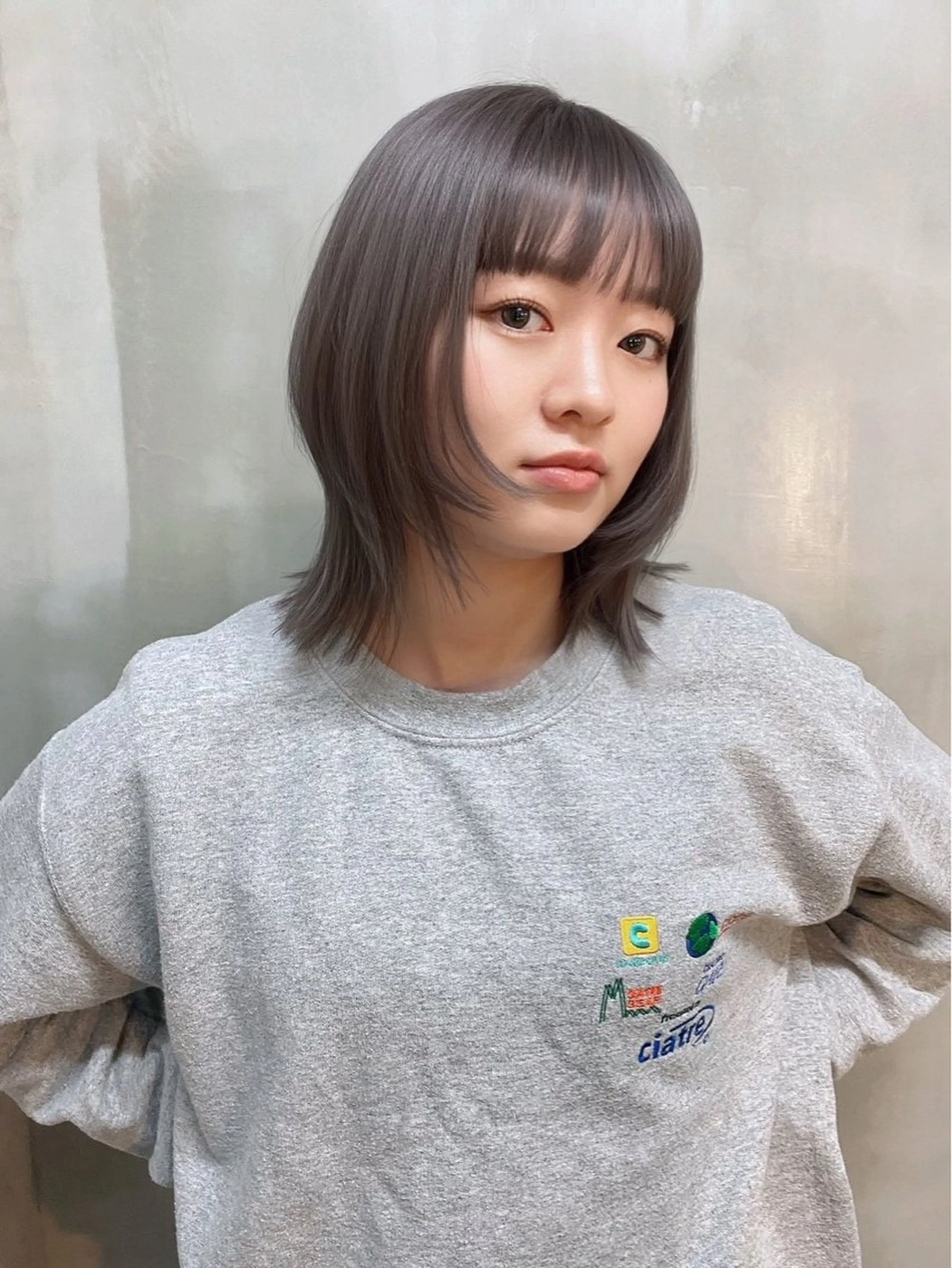 ミディアム カラー 透明感カラー グレージュ 顔まわりレイヤー 顔周りカット レイヤーカット カット ヘアカラー トリートメント qpula クプラのヘアスタイル