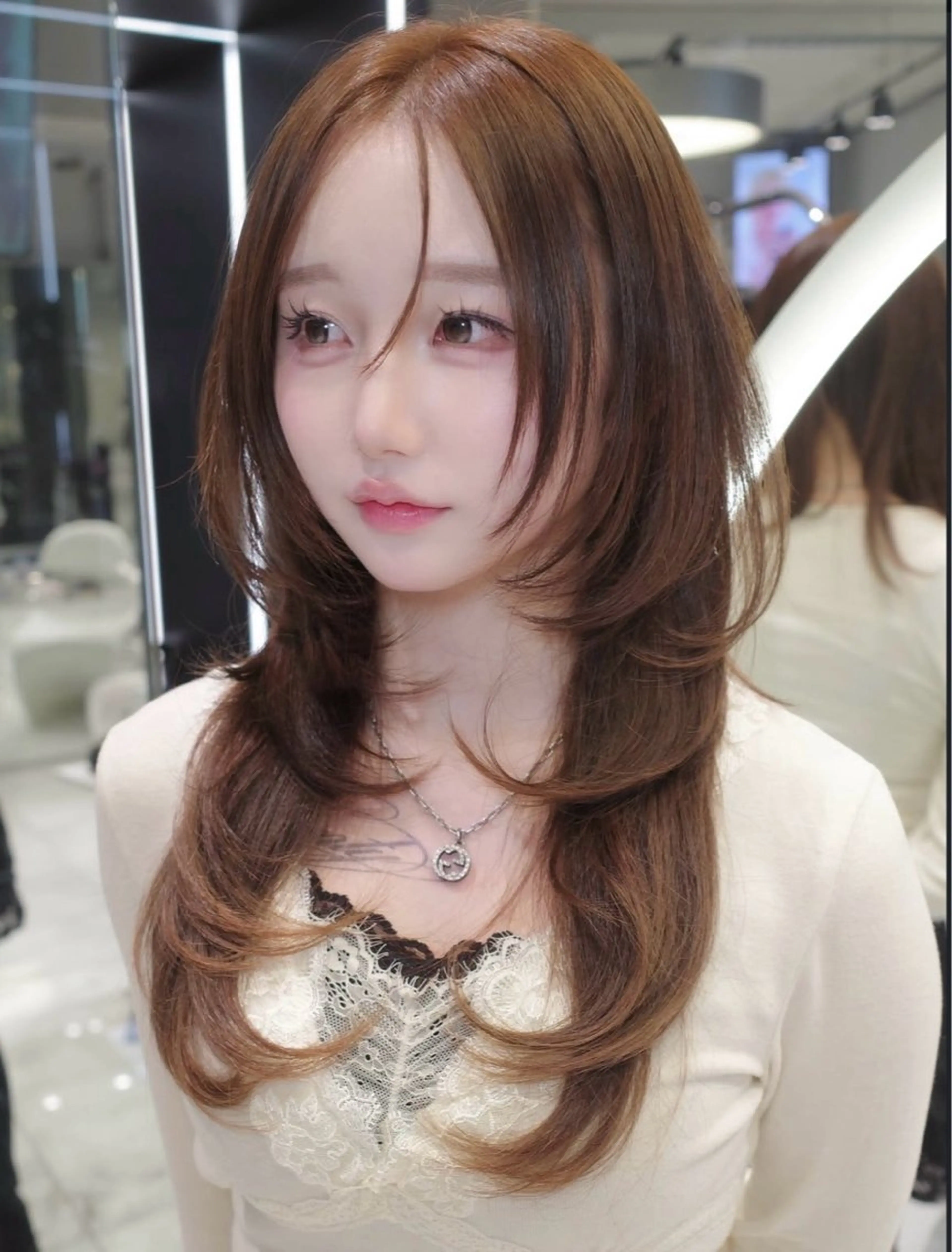 ロング がわ/レイヤー /中顔面短縮カットのヘアスタイル