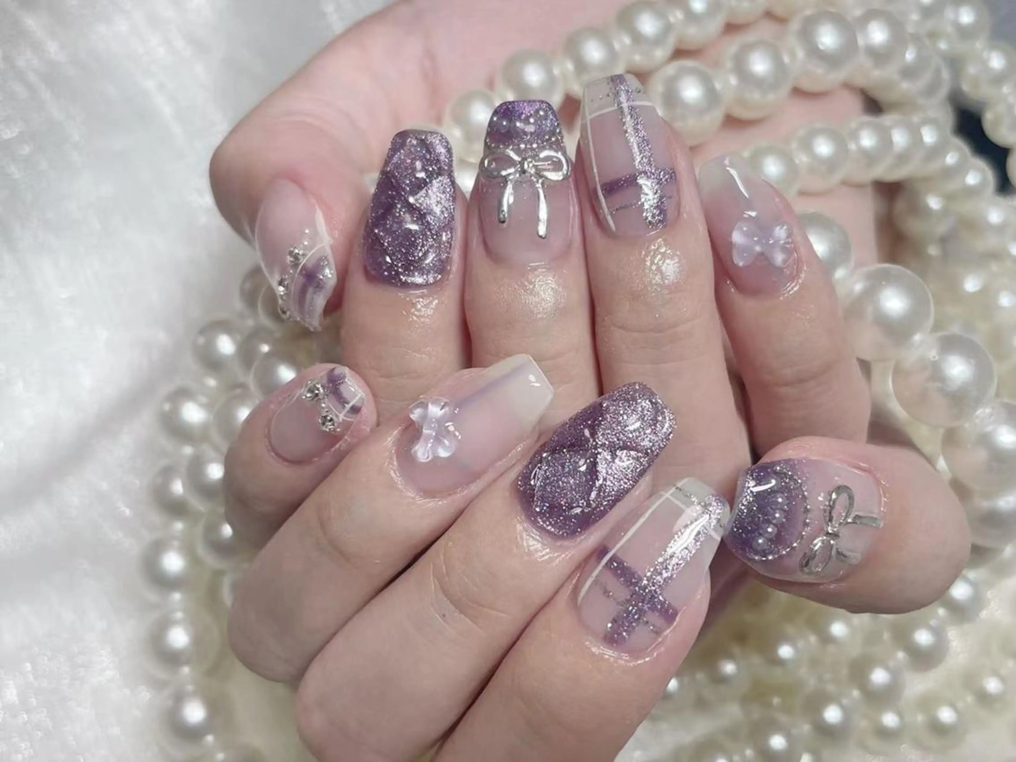 ネイル オーロラネイル 長さ出し フレンチネイル ガーリー キラキラネイル ハンドネイル Ru na🍳のネイルデザイン