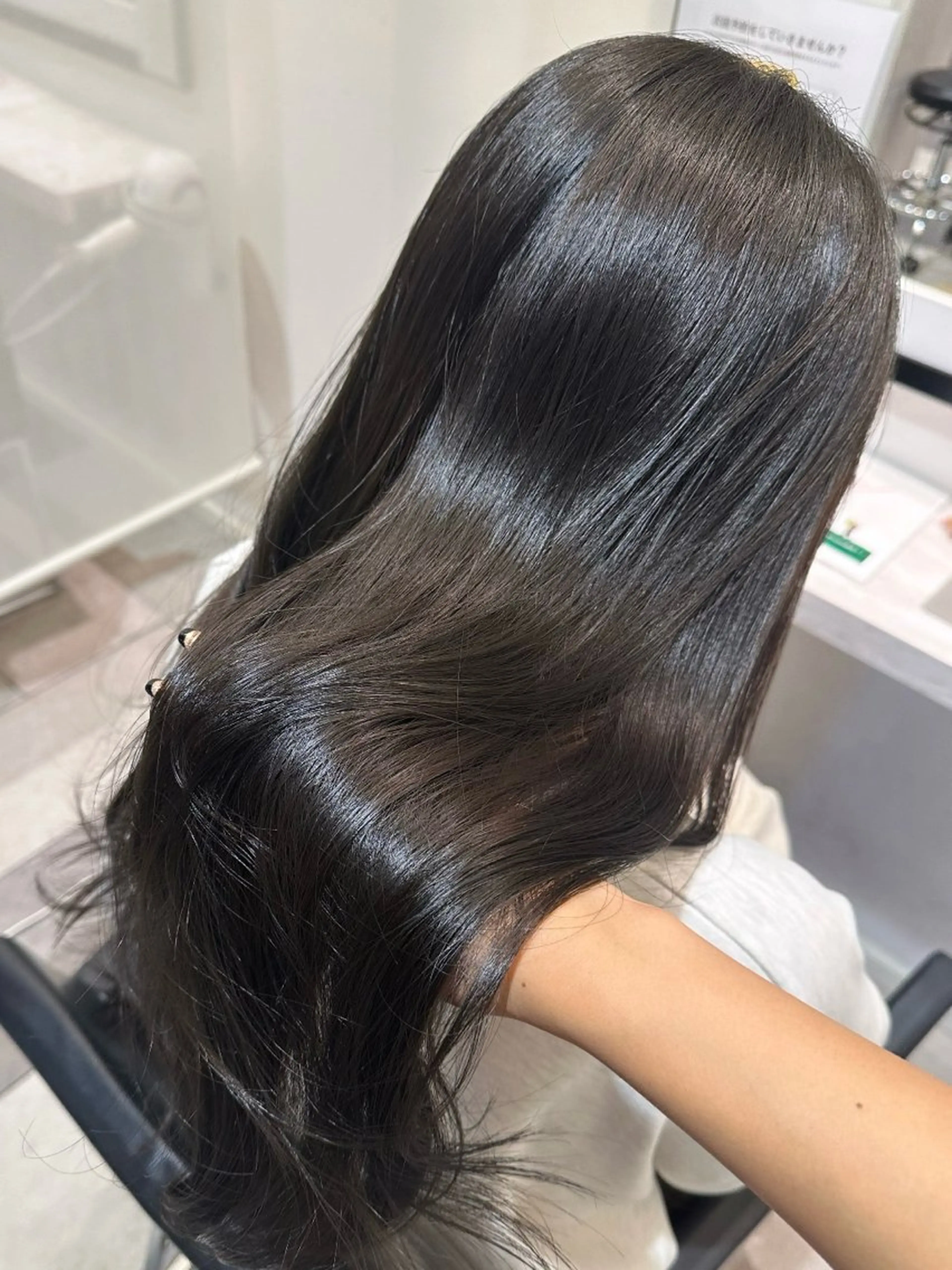 【平日限定】小顔似合わせカット🩵＋ダメージレス！巻ける美髪縮毛矯正✨＋3stepトリートメント🩷の写真