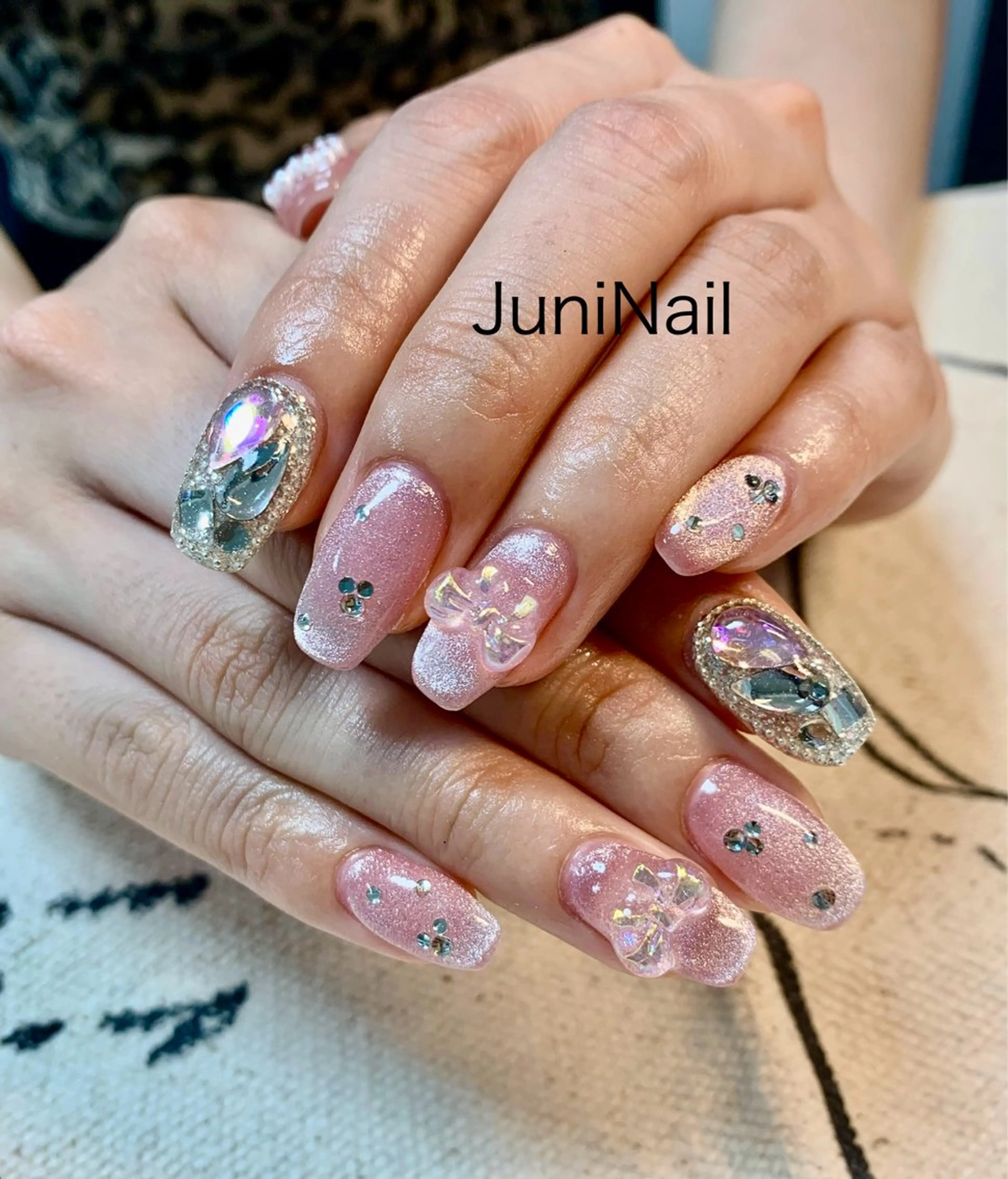 ネイル オーロラネイル クリアネイル 成人式 フラッシュネイル 氷ネイル・うるうるネイル ハンドネイル JuniNail 주니네일🇰🇷suのネイルデザイン