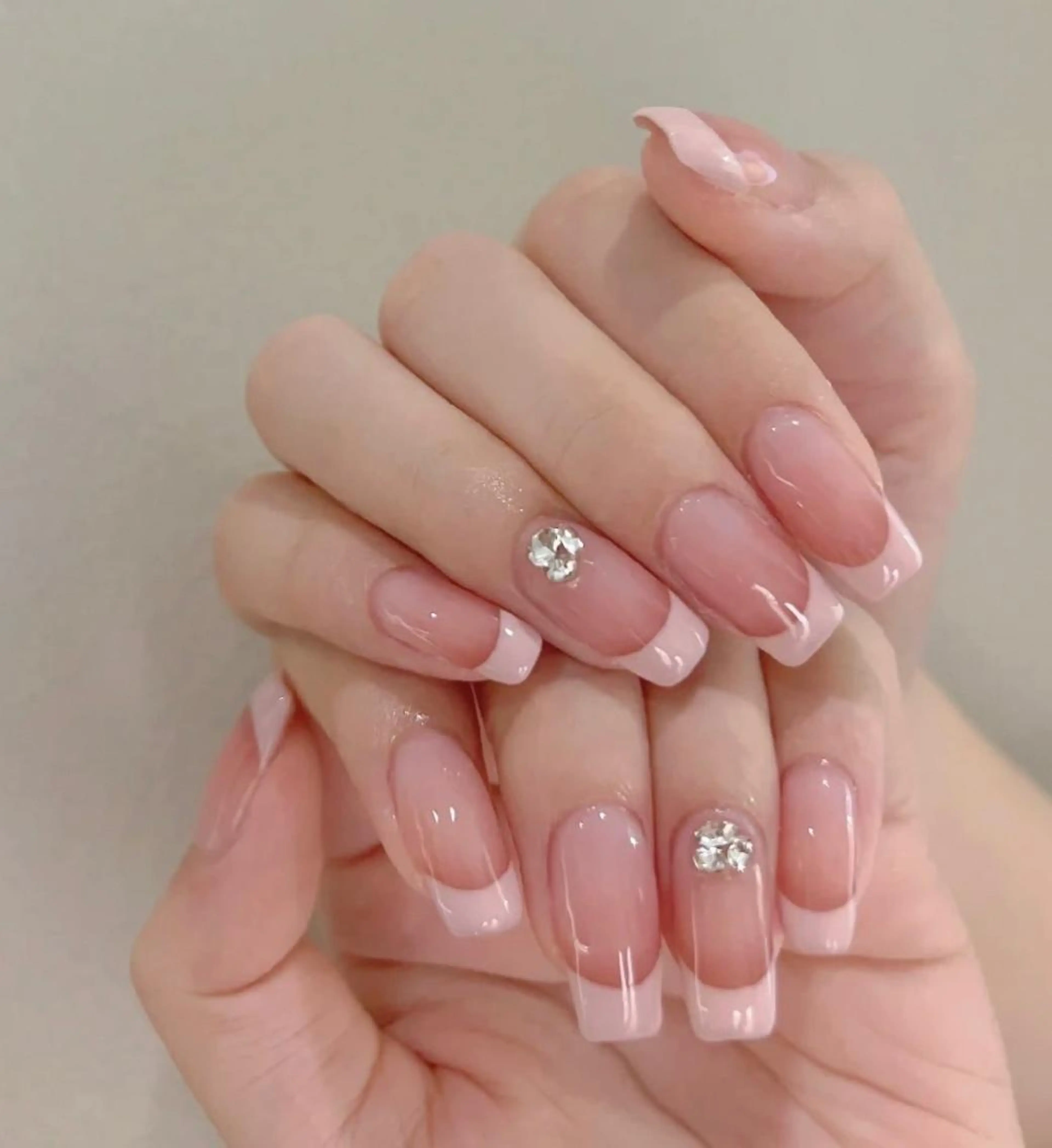 🎀ハンド　オフィスフレンチ/カラグラデ/ミナ－（+2個パーツ）ベ-ス色追加料金可能ですの写真