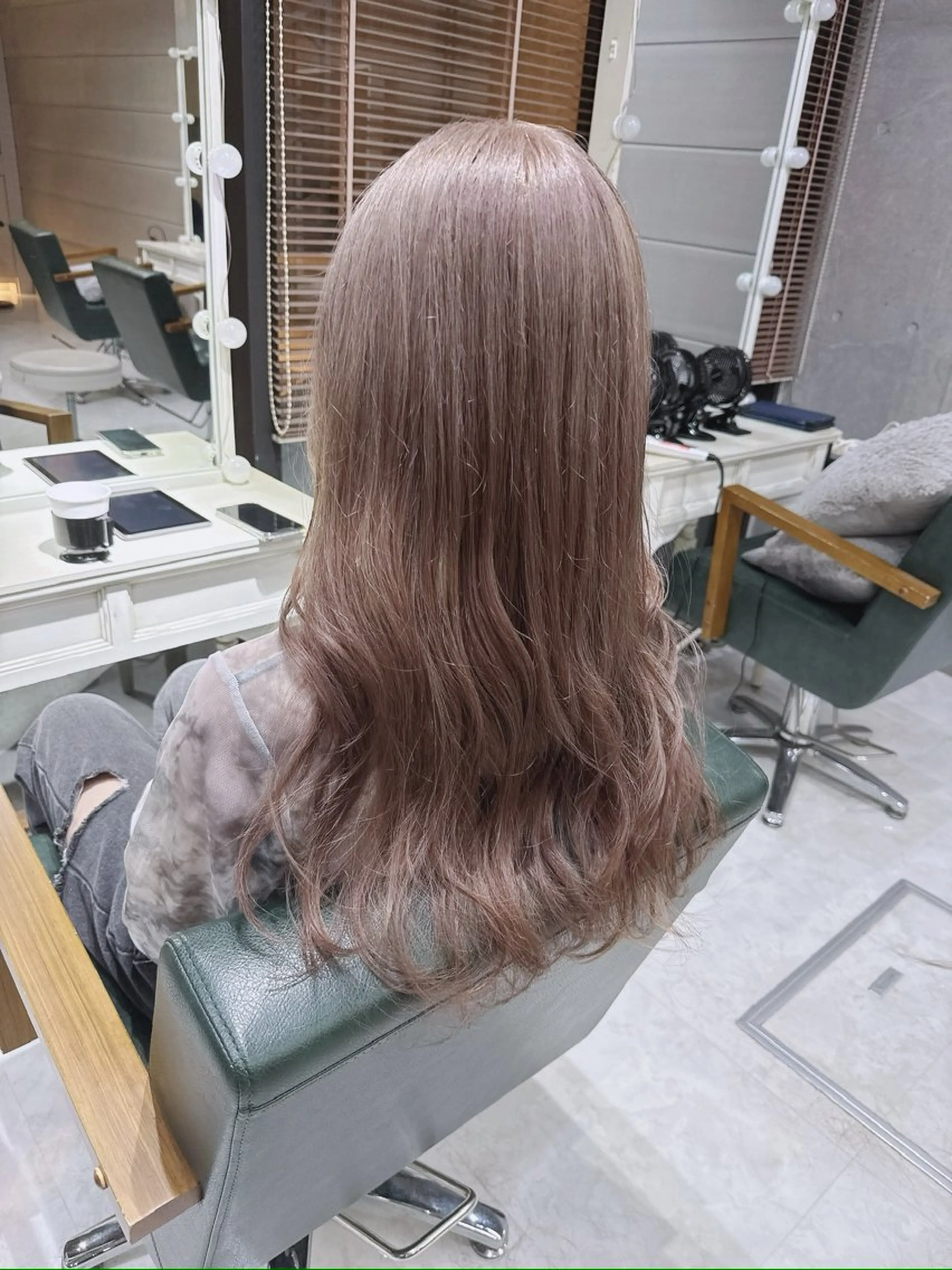 ロング カラー ベージュカラー ブリーチ 透明感カラー デザインカラー ハイトーンカラー 𝐍𝐚𝐧𝐚{ 原宿/ハイトーン🫧のヘアスタイル