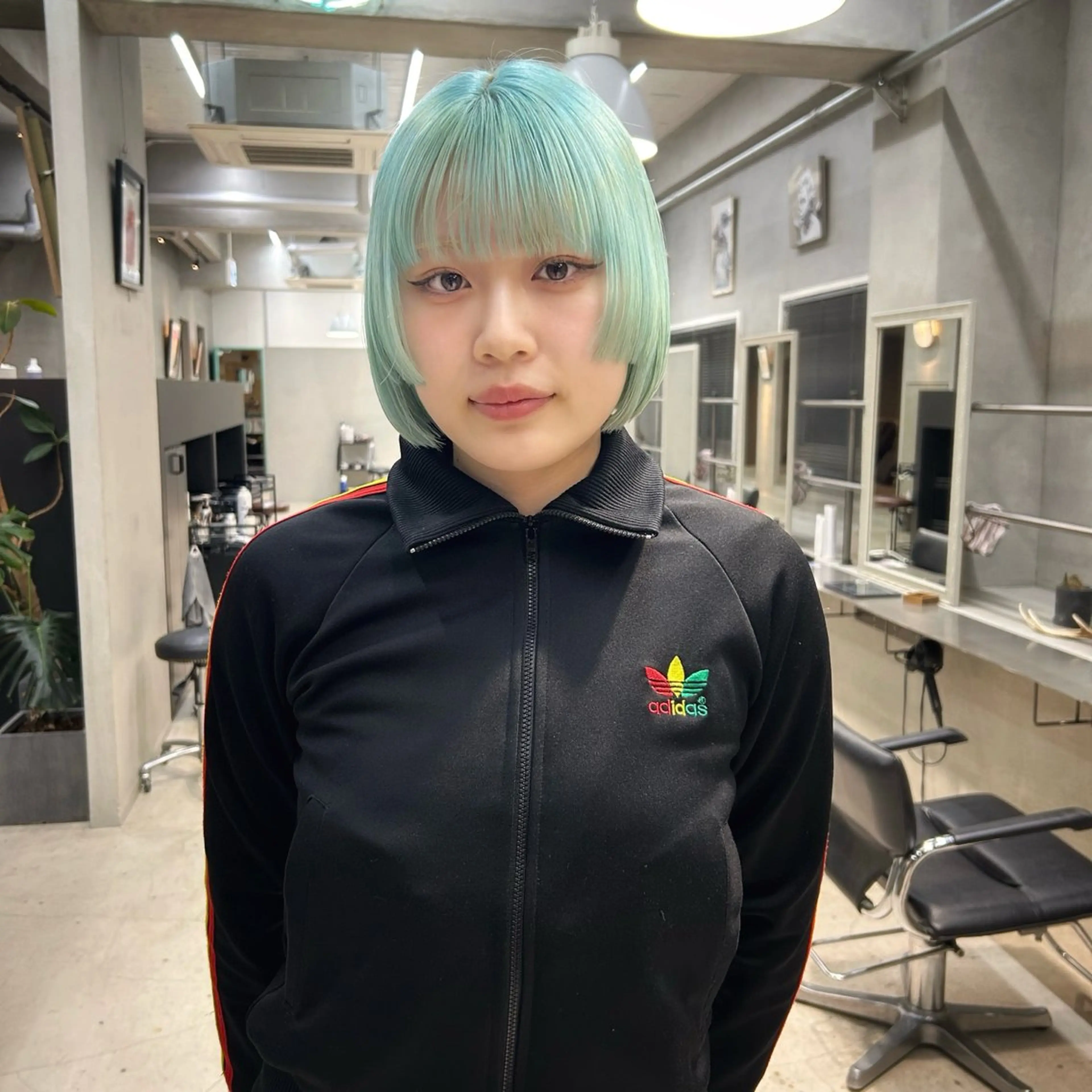 ショート カラー カット　パーマ ／シオンのヘアスタイル