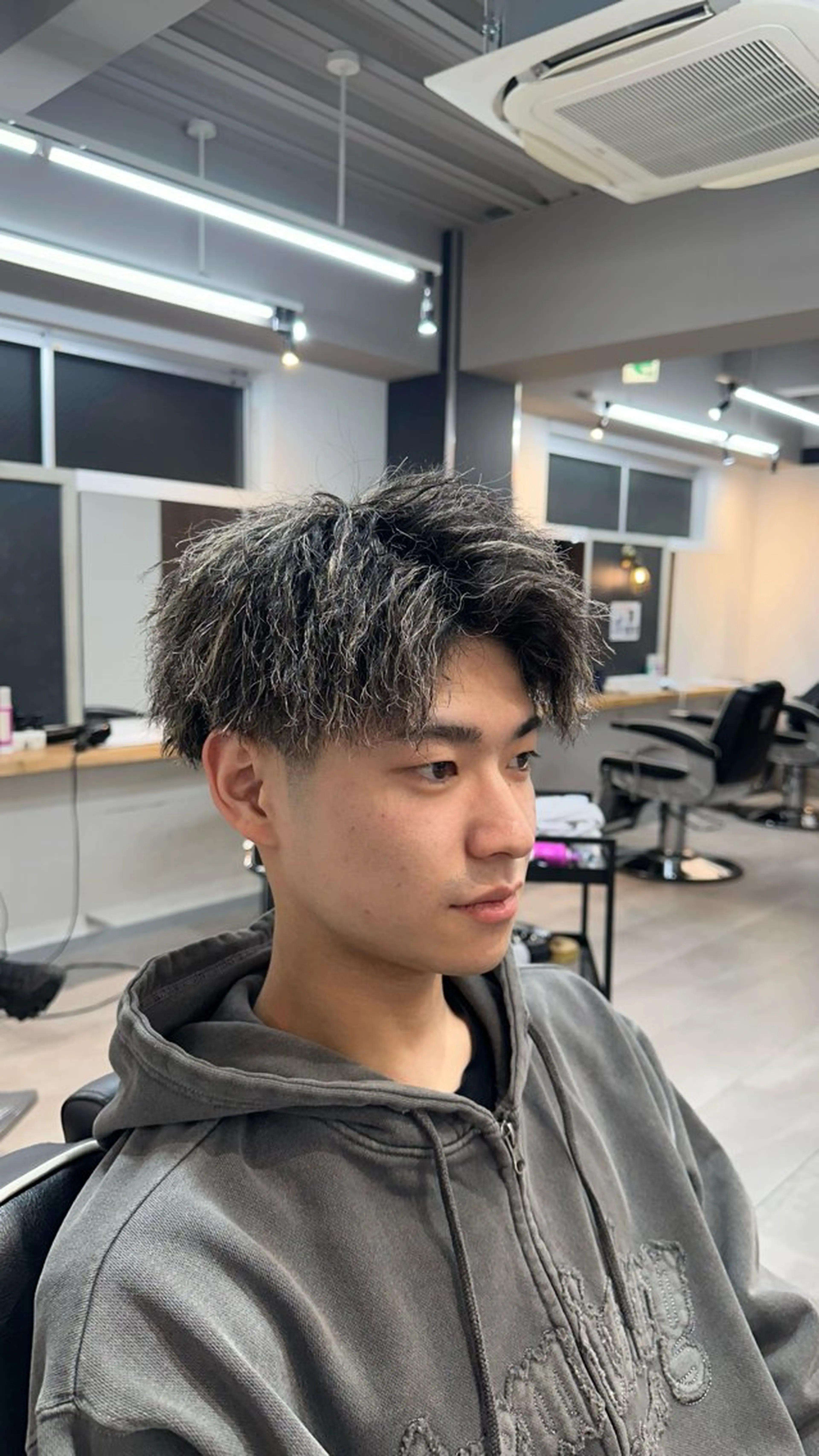 カラー パーマ メンズ 律喜/パーマ /メンズ/フェードのヘアスタイル