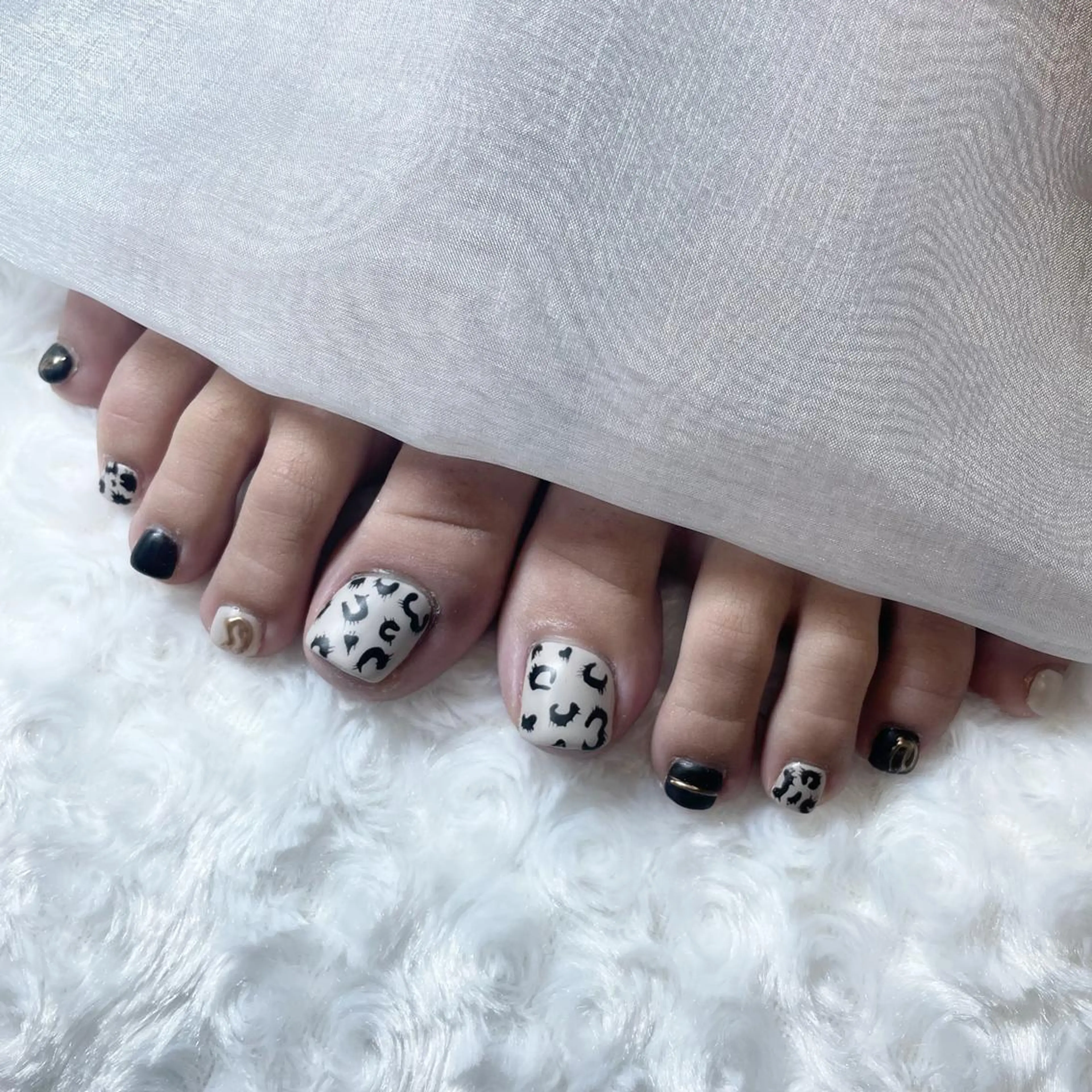 ネイル ジェルネイル キラキラネイル 韓国ネイル マットネイル 持ち込み フットネイル fiore nail 🦋のネイルデザイン