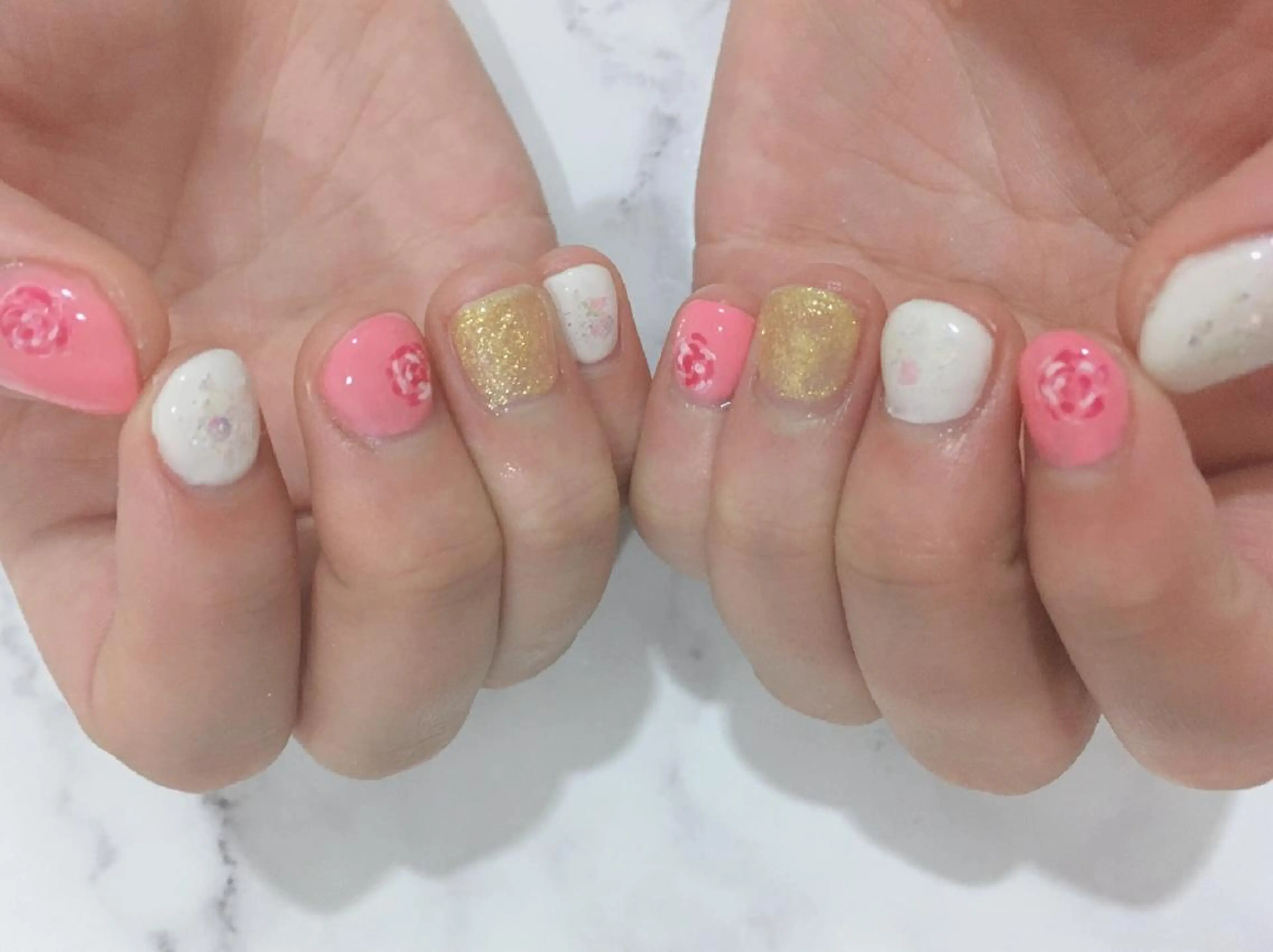 ネイル 長さ出し フラワーネイル フットネイル ジェルネイル ゴールド ネイル＆フラワーサロン〜Ri✦hiro〜鳥栖店所属・HIRATA RIEのネイルデザイン