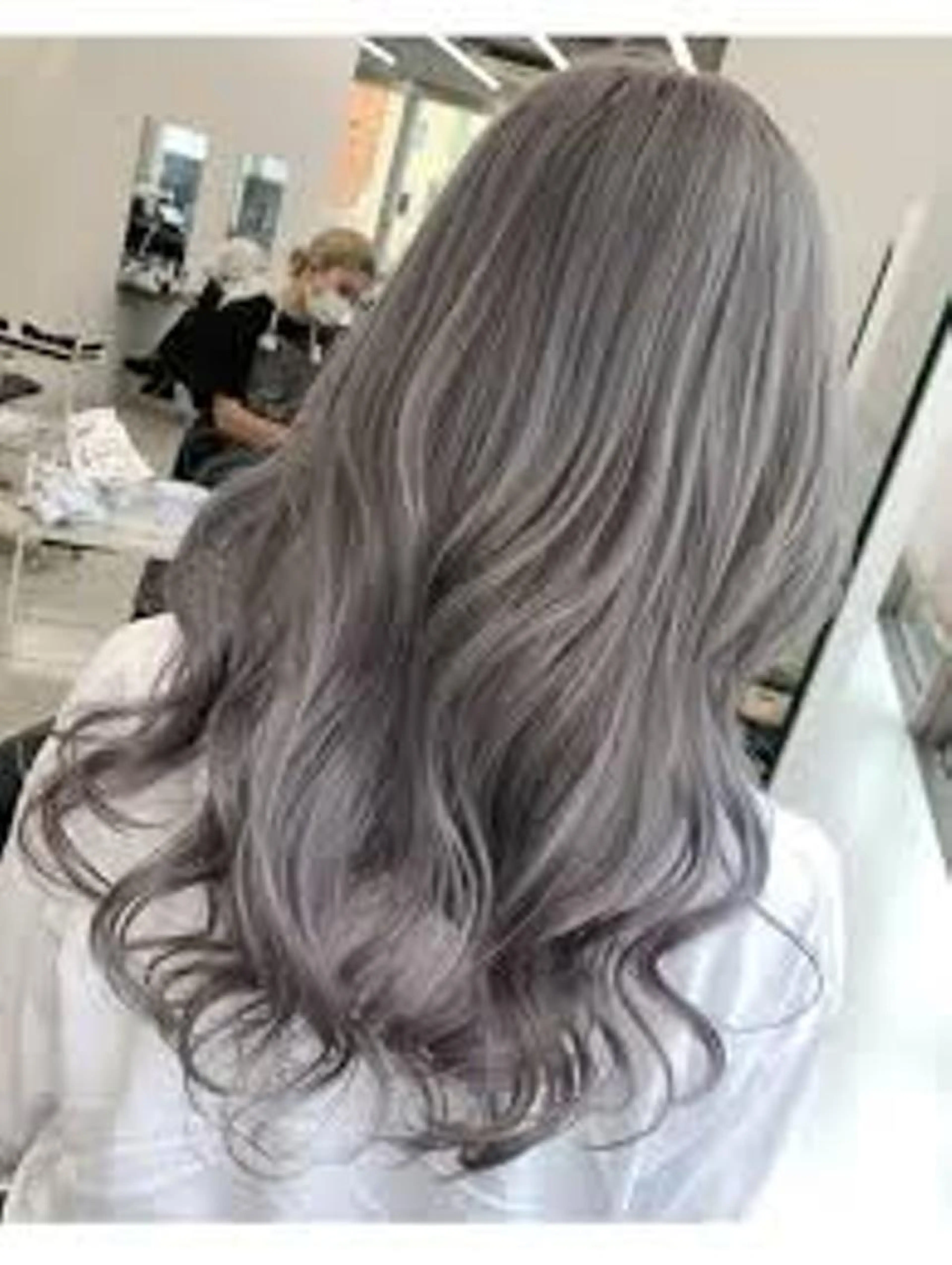 「ミニモ特別価格」カット+ブリーチonツヤカラーの写真