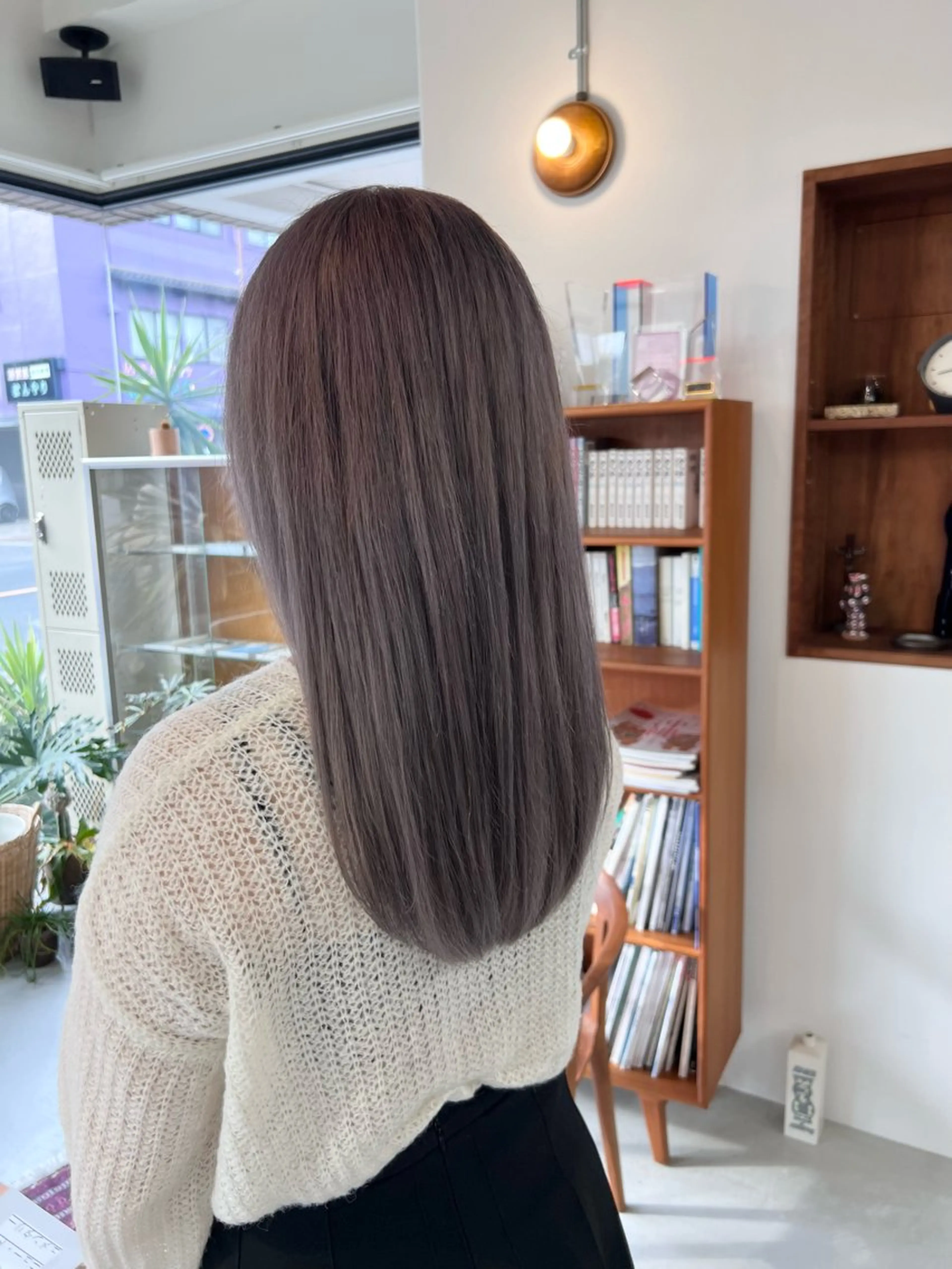 ロング パープルカラー ヘアカラー 石川 実咲のヘアスタイル