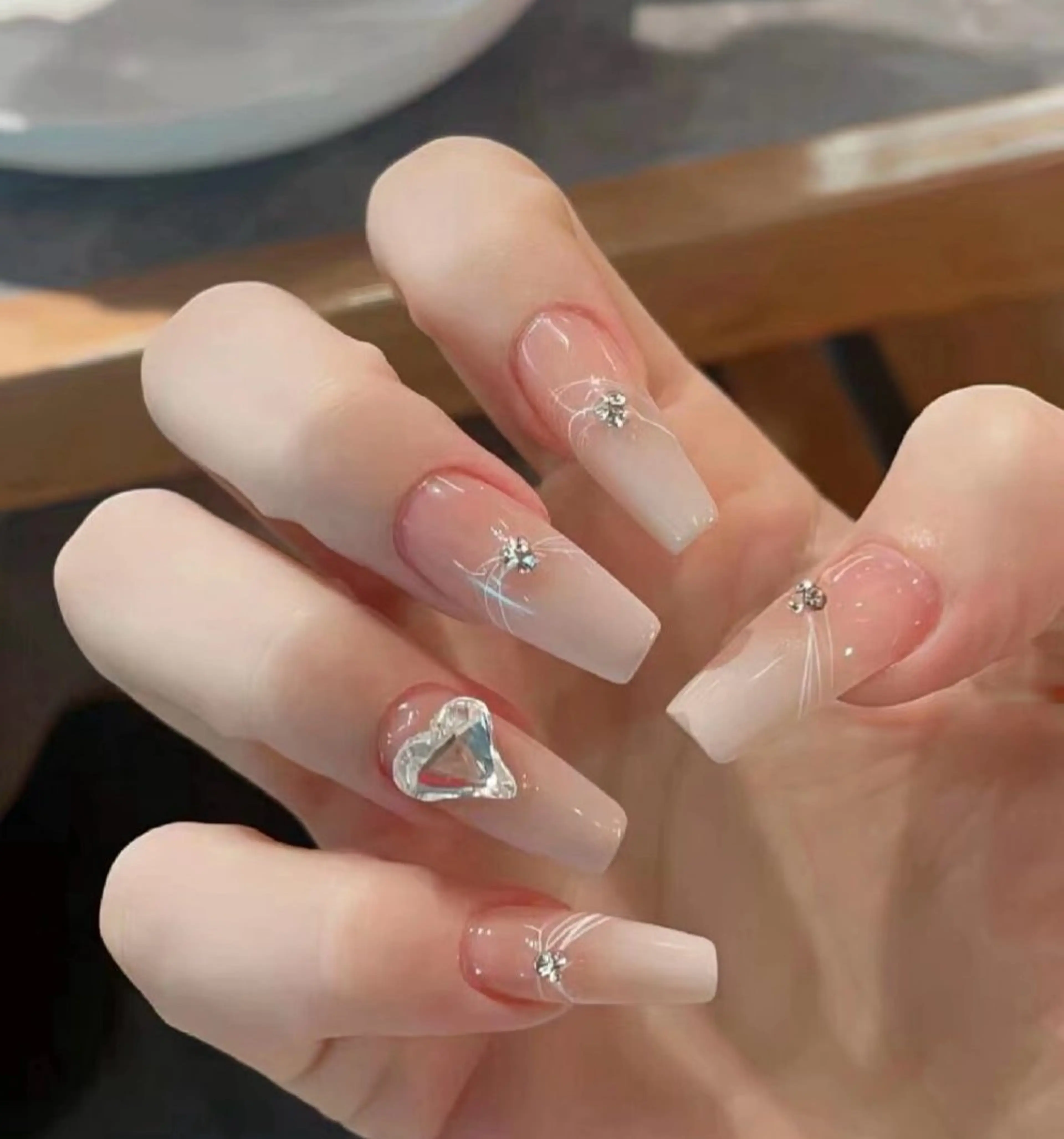 ネイル チークネイル 長さ出し フラワーネイル フレンチネイル ガーリー SunNail池袋駅 ワンホンネイルのネイルデザイン