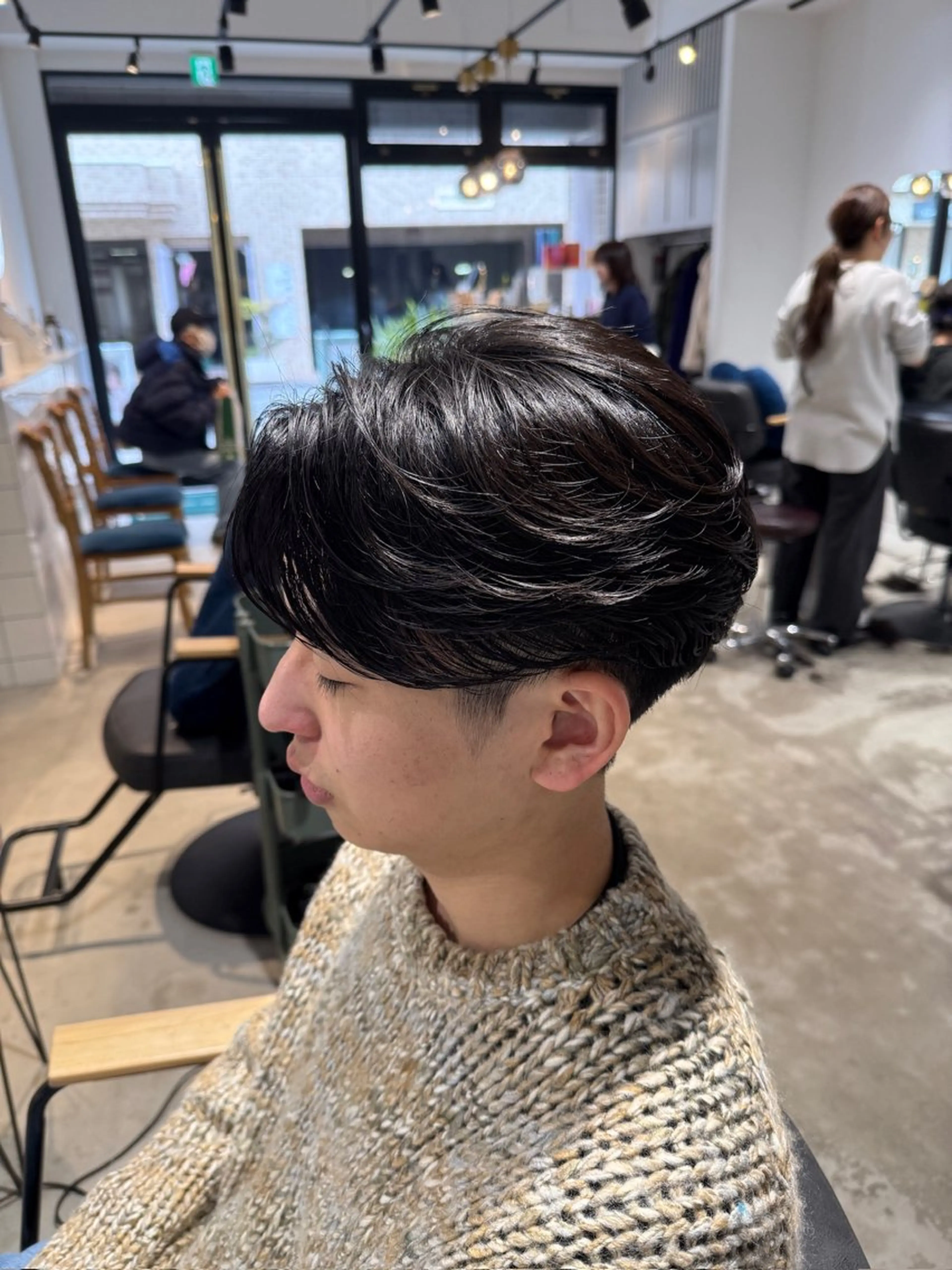 ショート パーマ メンズ センターパート フェザーパーマ メンズパーマ ニュアンスパーマ カット パーマ メンズカットパーマ ✂️ JOYAのヘアスタイル