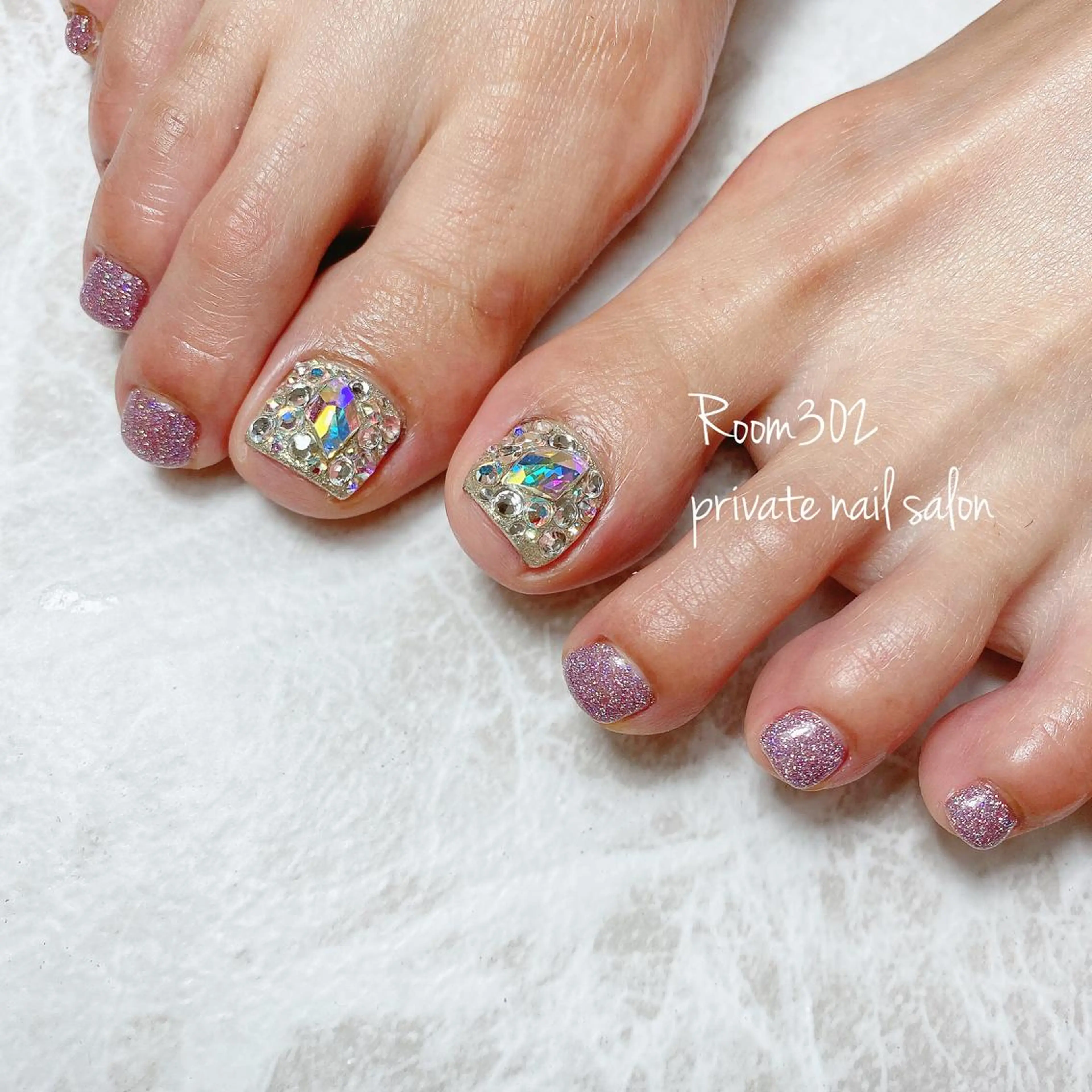 ネイル フラッシュネイル ストーンネイル フットネイル Room 302のネイルデザイン