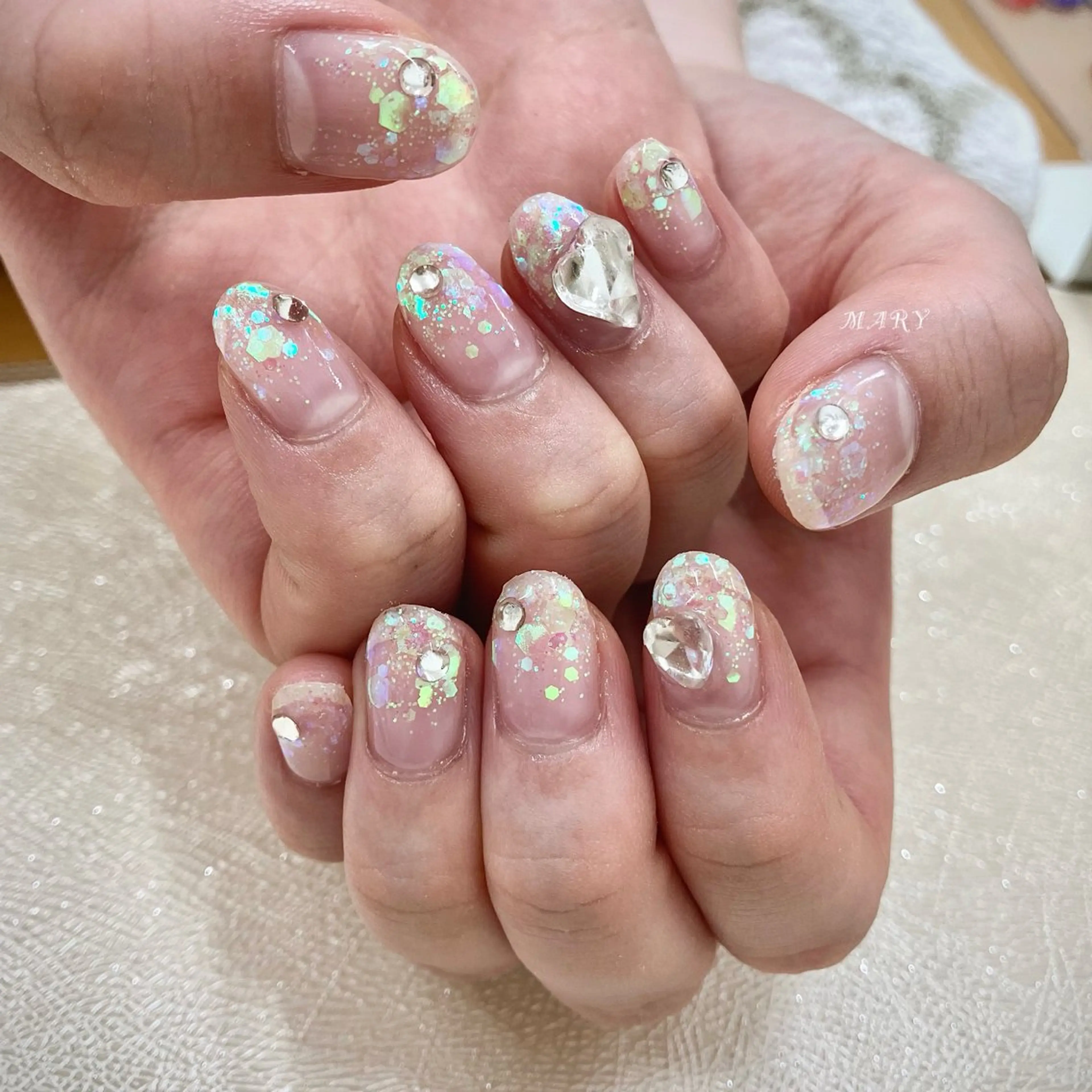 ネイル オーロラネイル グラデーション ハート キラキラネイル ラメ(グリッター) ハンドネイル Mary nail所属・Mary nail .narumiのネイルデザイン