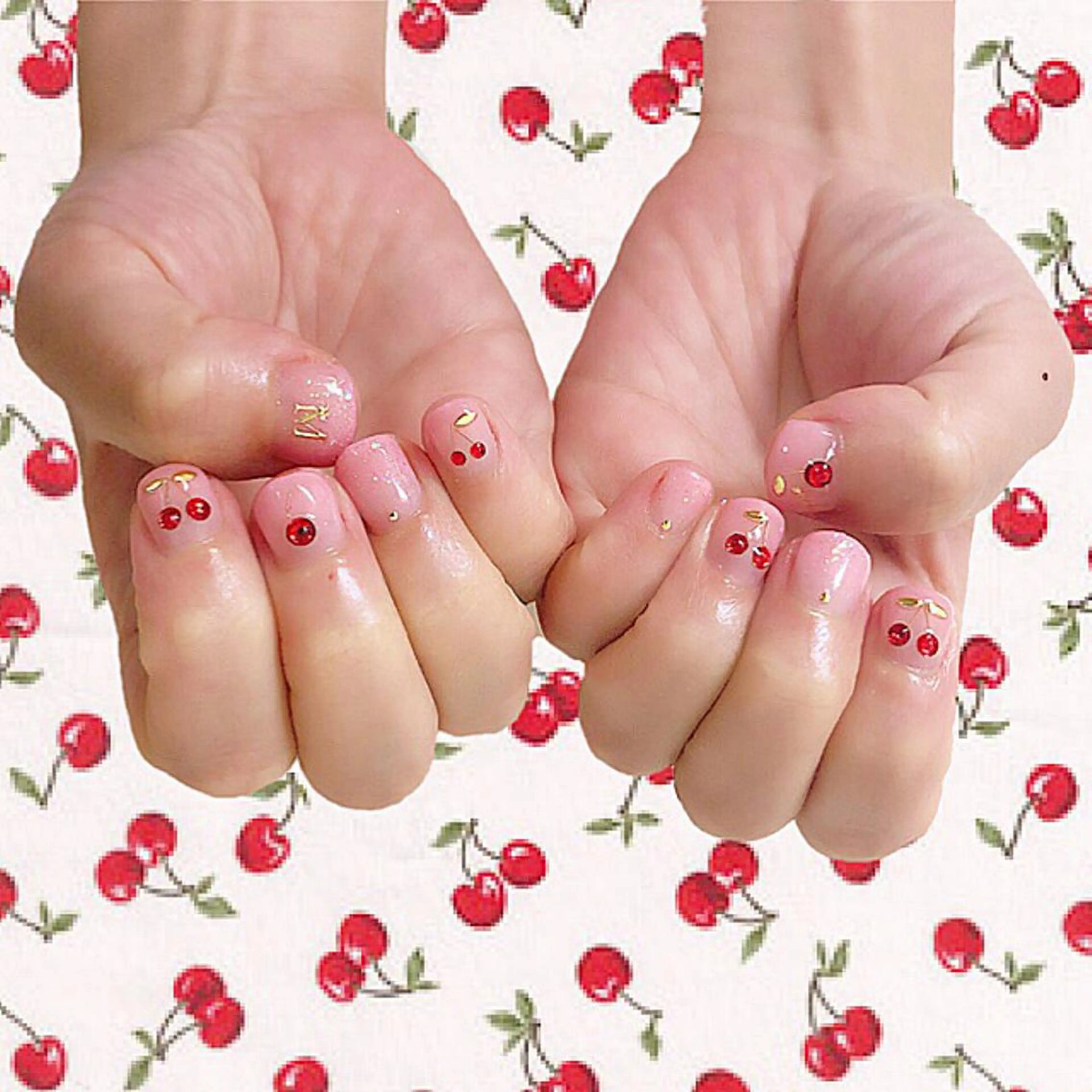 ネイル 持ち込み 赤色 ハンドネイル フットネイル mi chiのネイルデザイン