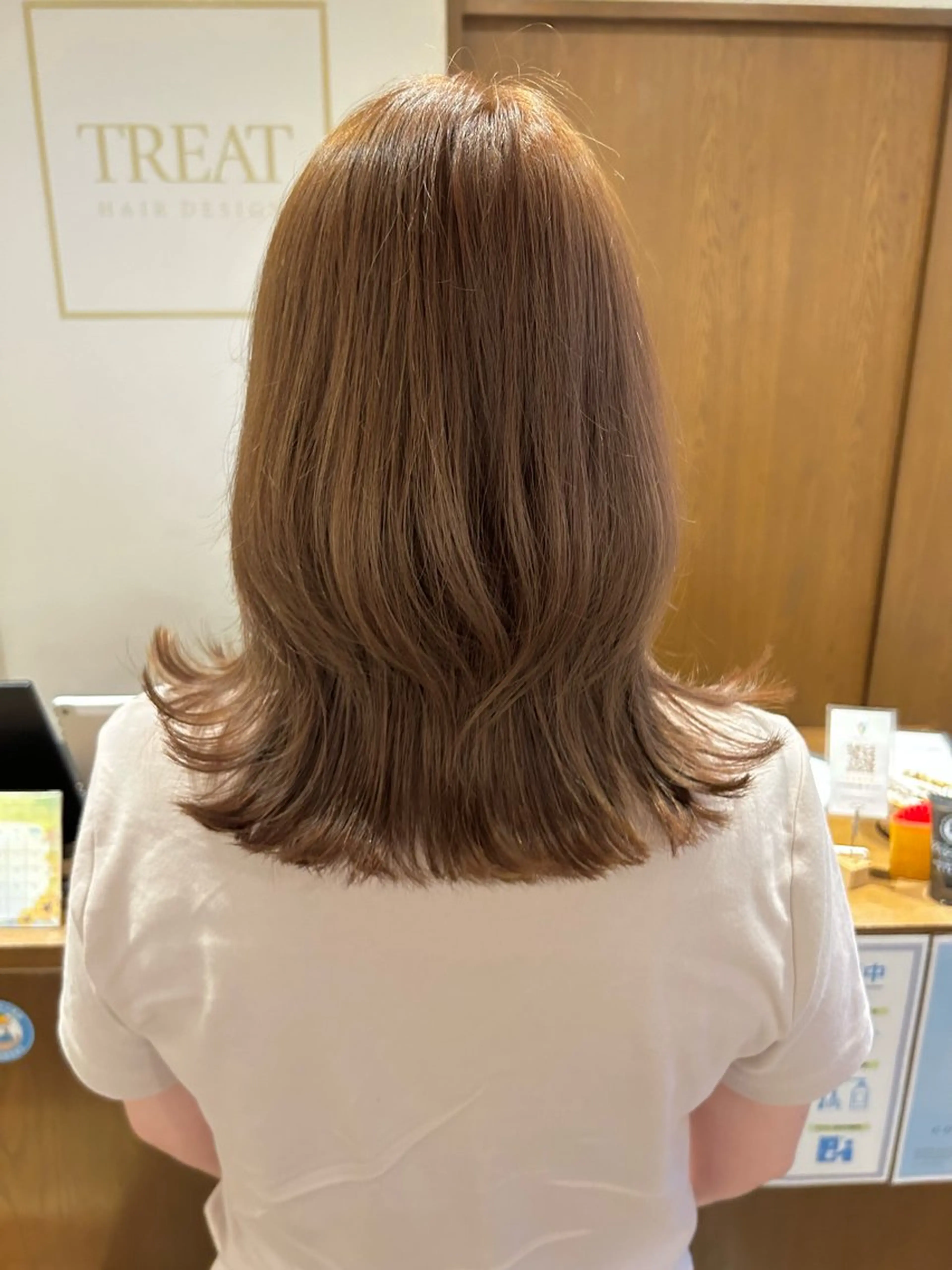 ミディアム あべ しおりのヘアスタイル