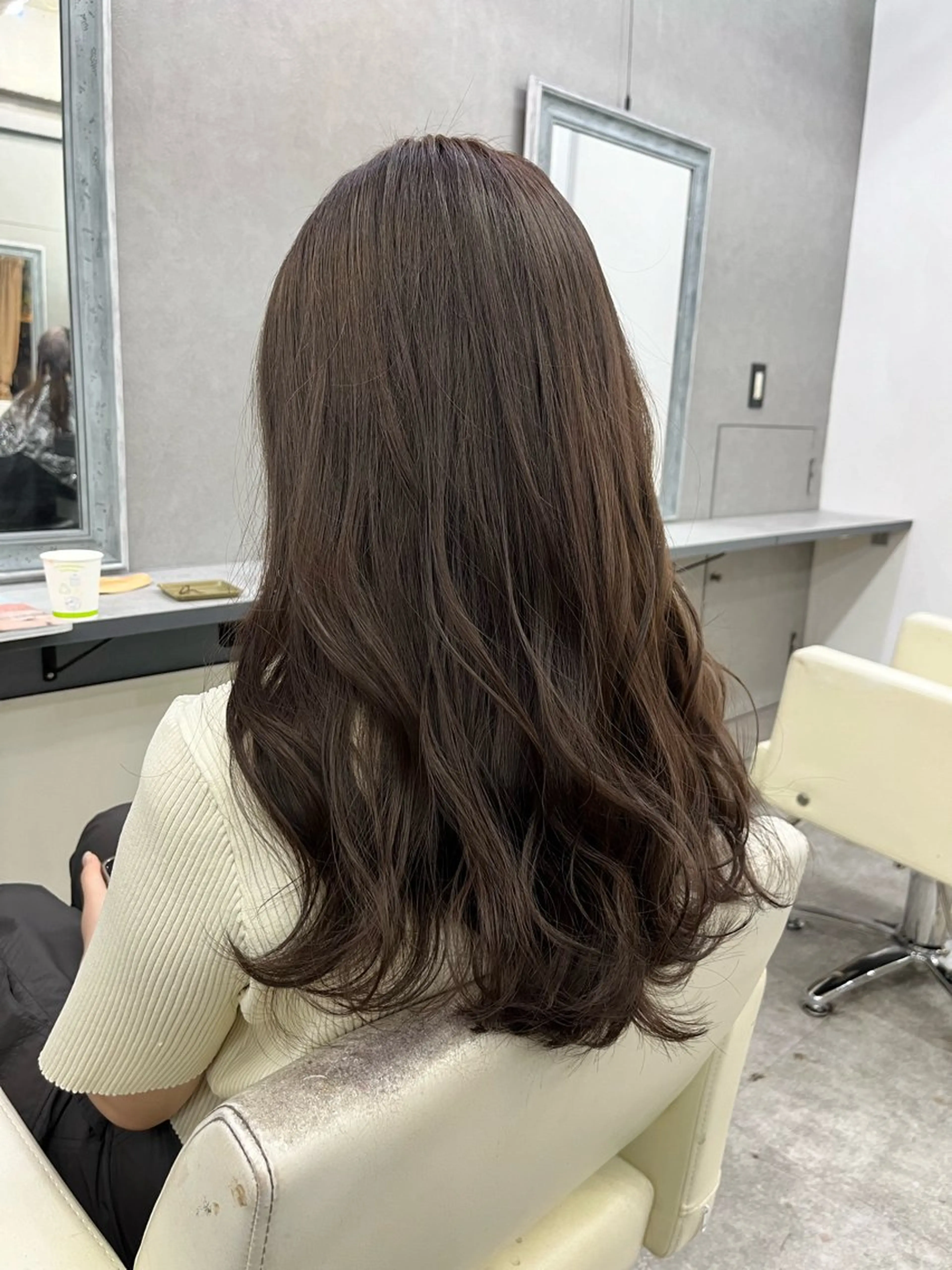 セミロング カラー グレージュ ヘアカラー トリートメント 柔らかいヘアカラー 大成のヘアスタイル