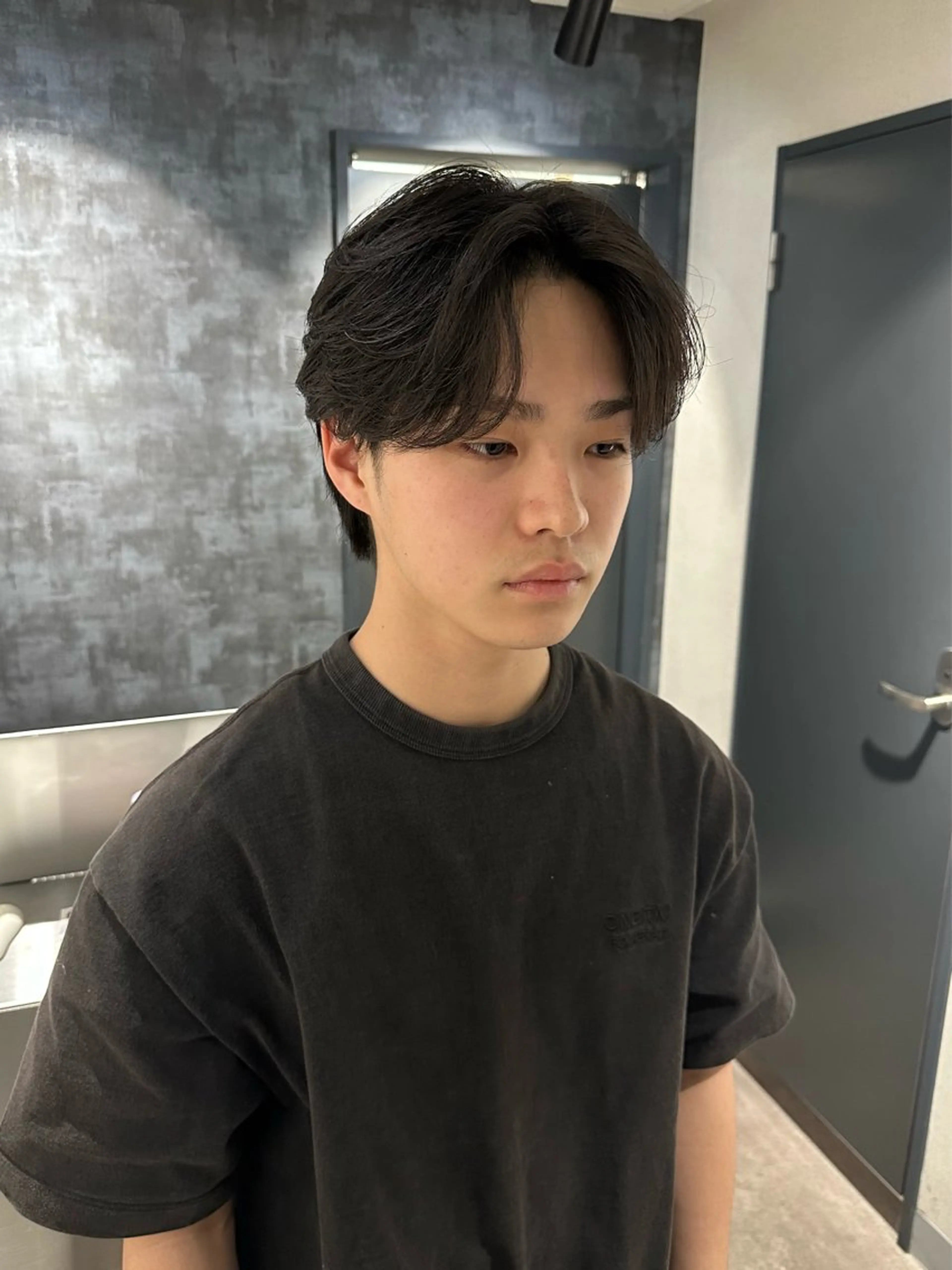 ミディアム パーマ メンズ カット パーマ SALOWIN 原宿 iori所属・🌟原宿指名No.1 センターパート⭐️のヘアスタイル