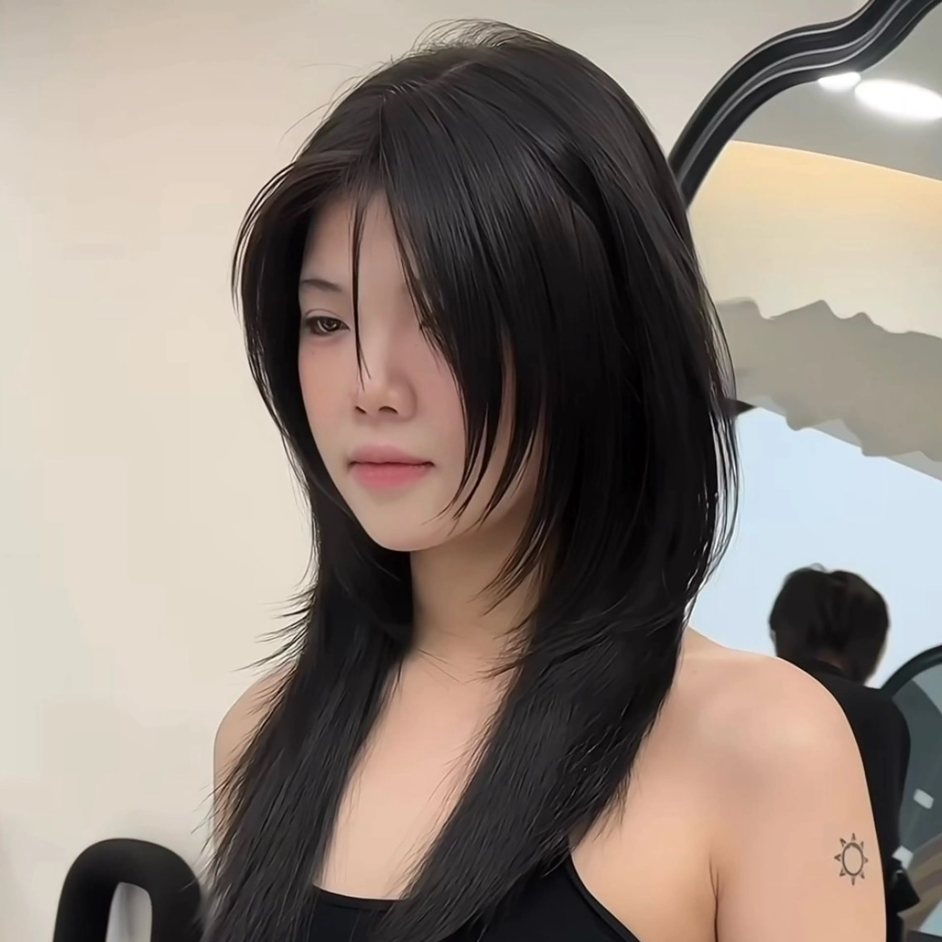 ミディアム SHIN レイヤーカットのヘアスタイル