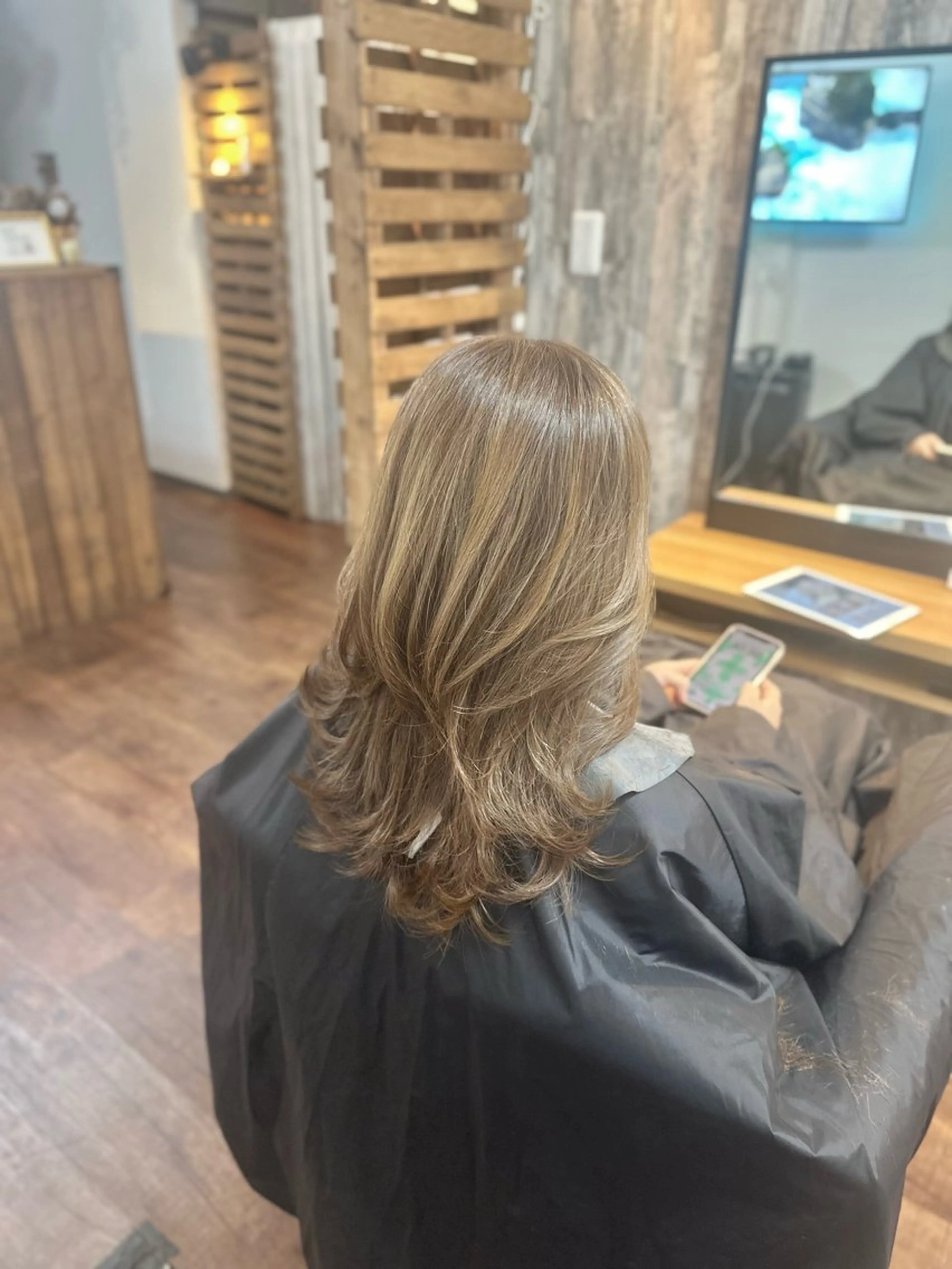 セミロング カラー 外国人風カラー レイヤーカット カット ヘアカラー Lizir  ルズィール所属・Luzir⭐︎ GEN⭐︎のヘアスタイル