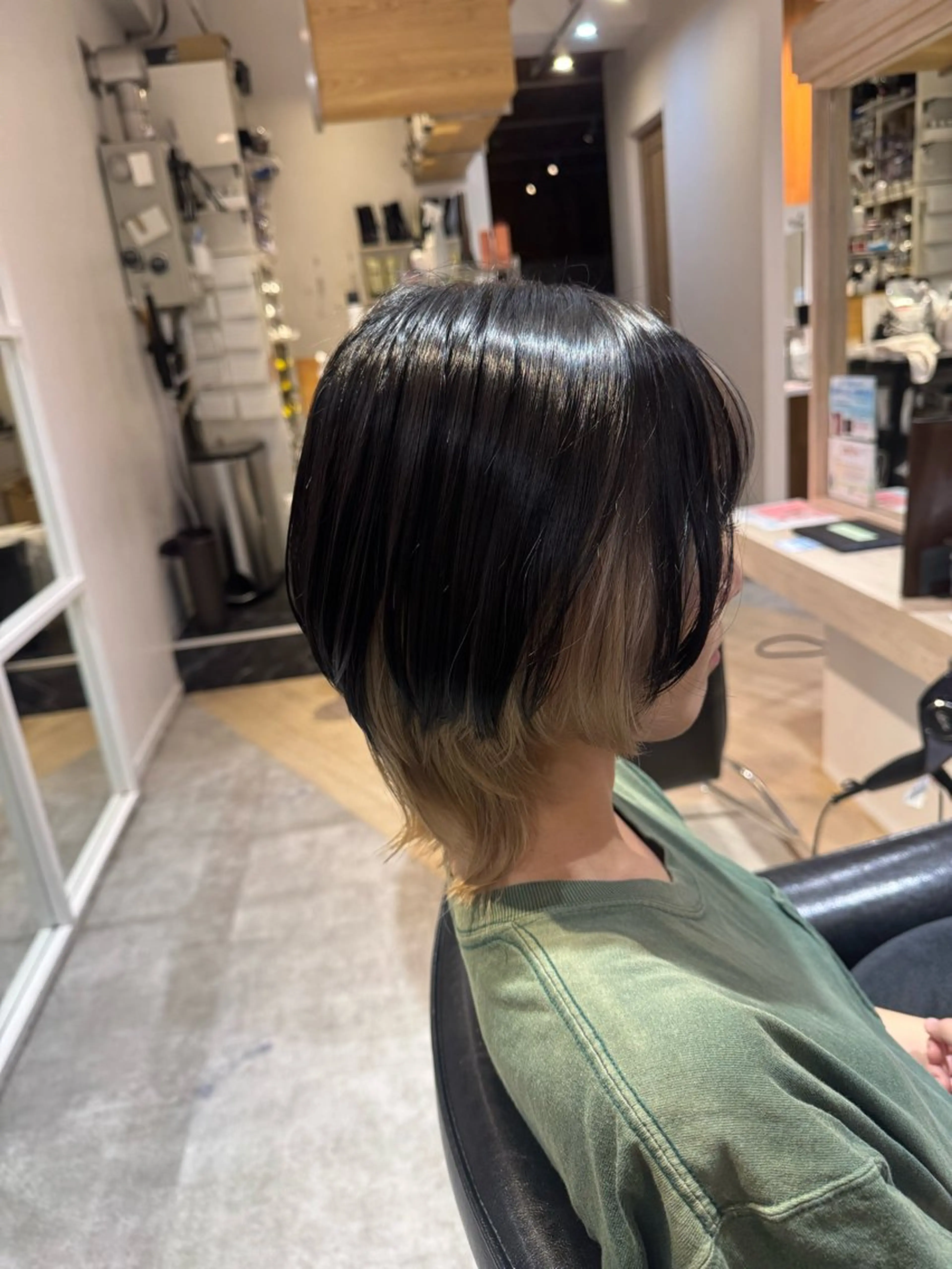 カラー 黒髪 ブルーカラー ブルーブラック グレージュ AiRU hair RIRIKOのヘアスタイル