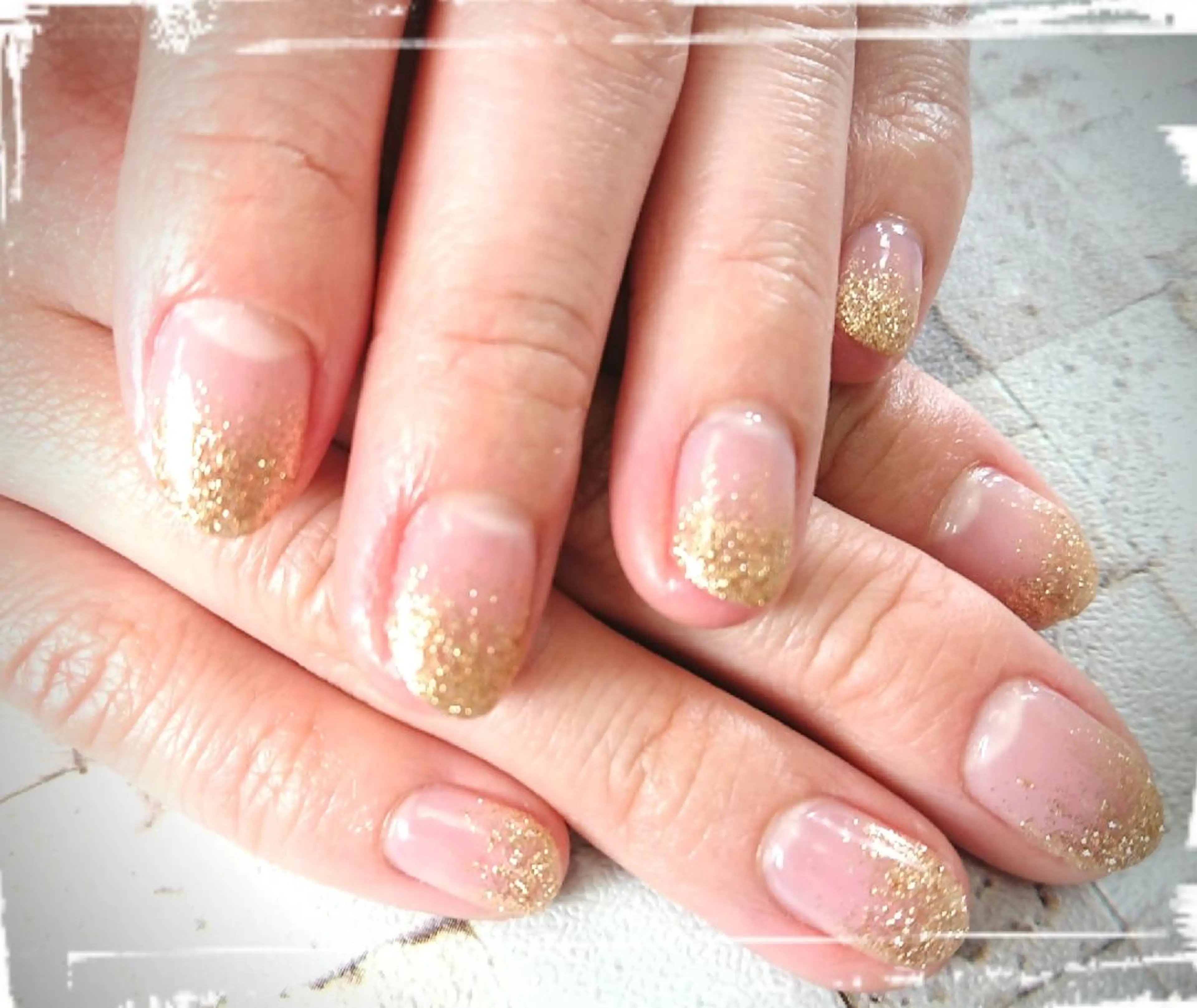 ネイル ゴールド グラデーション ラメ(グリッター) ラメグラデーション ハンドネイル 林 珠里のネイルデザイン