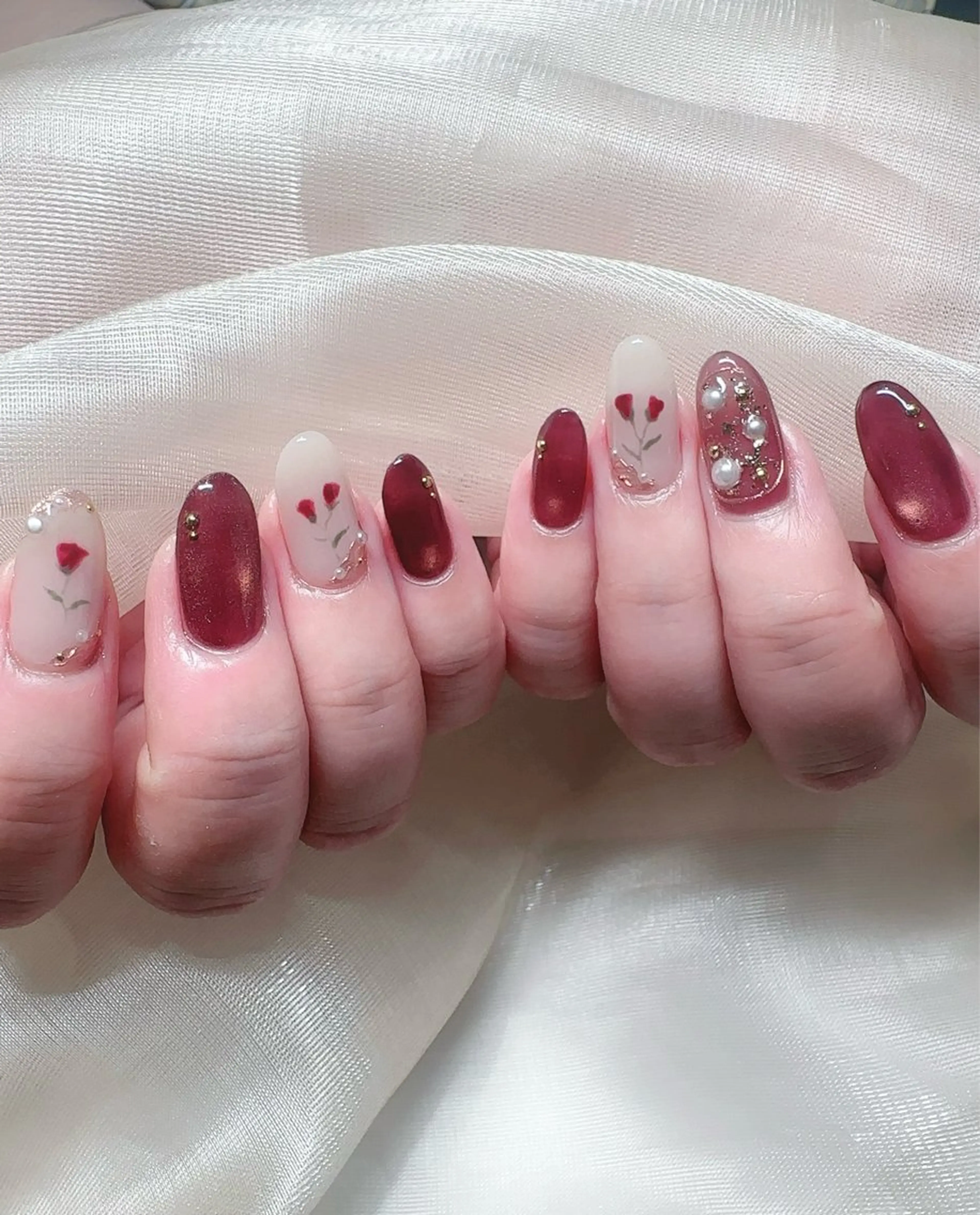 ネイル アートネイル ゴールド マグネットネイル 赤色 春ネイル Lisse銀座 Kaoriのネイルデザイン