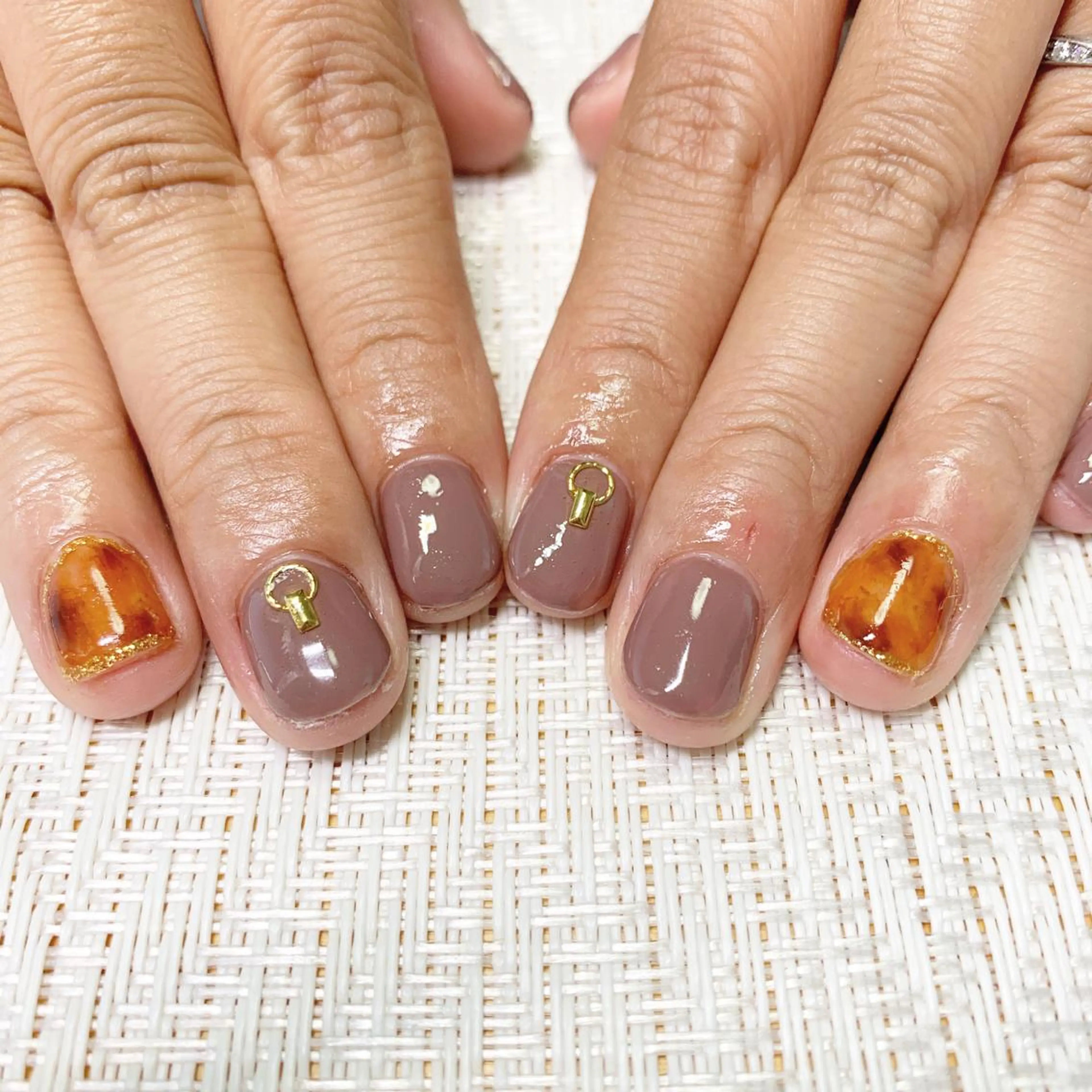 ネイル べっ甲ネイル Adite nailのネイルデザイン