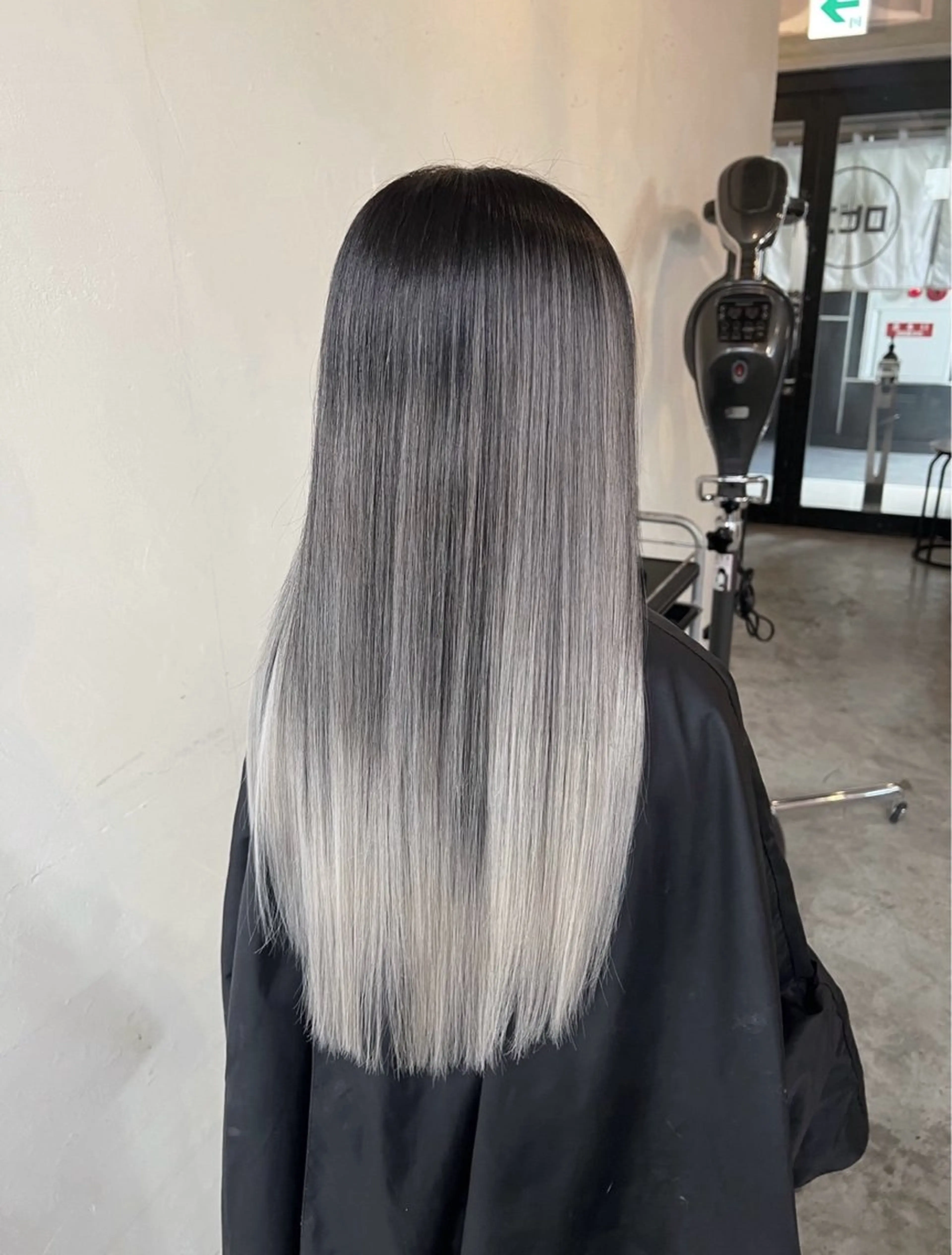 ロング カラー バレイヤージュ シルバー ホワイトシルバー レイヤーカット ヘアカラー トリートメント ROBIN所属・指名数No.1 /NAOYAのヘアスタイル