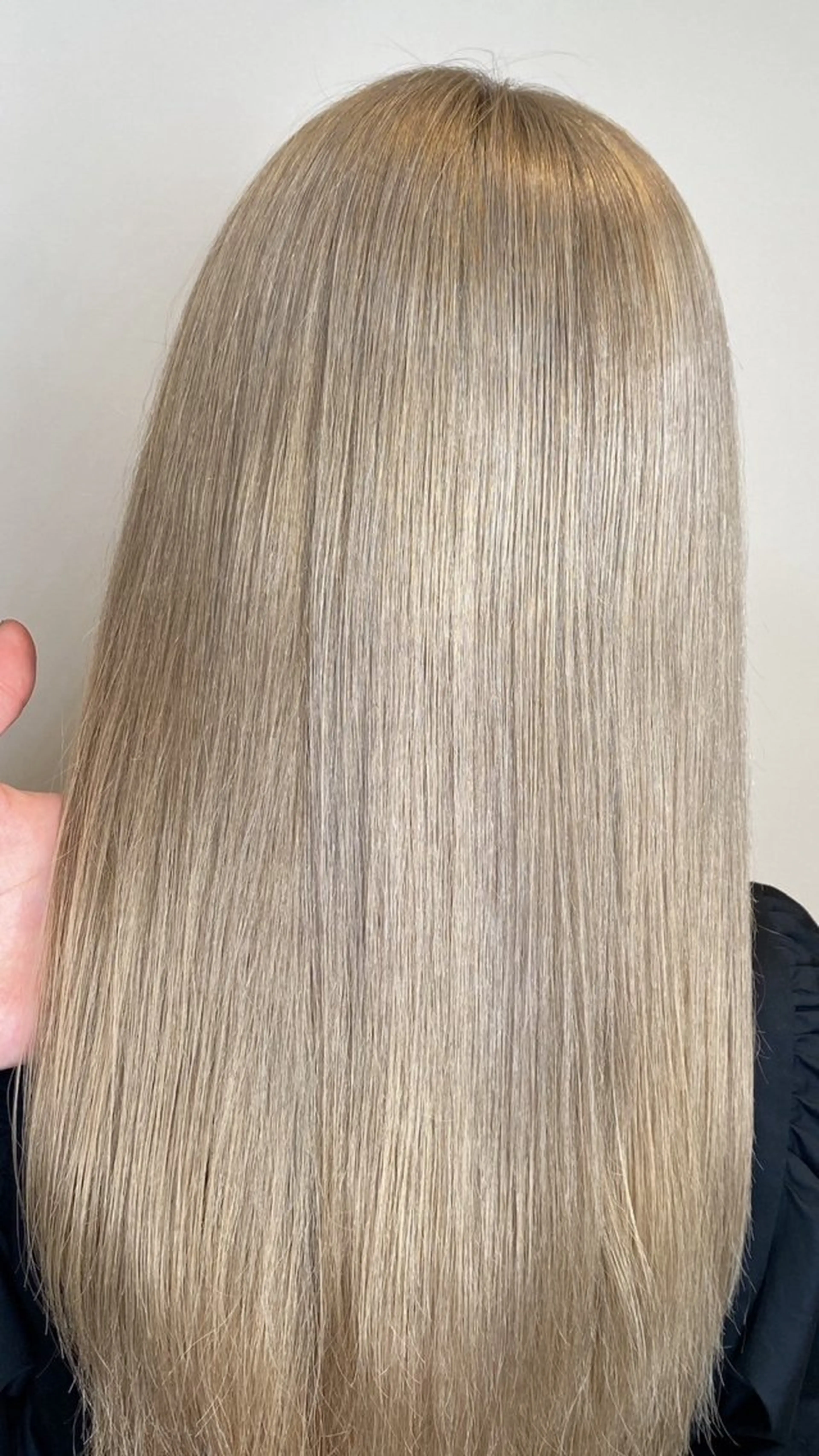 カラー 肌に馴染むハイトーン /ミルクティーカラーのヘアスタイル