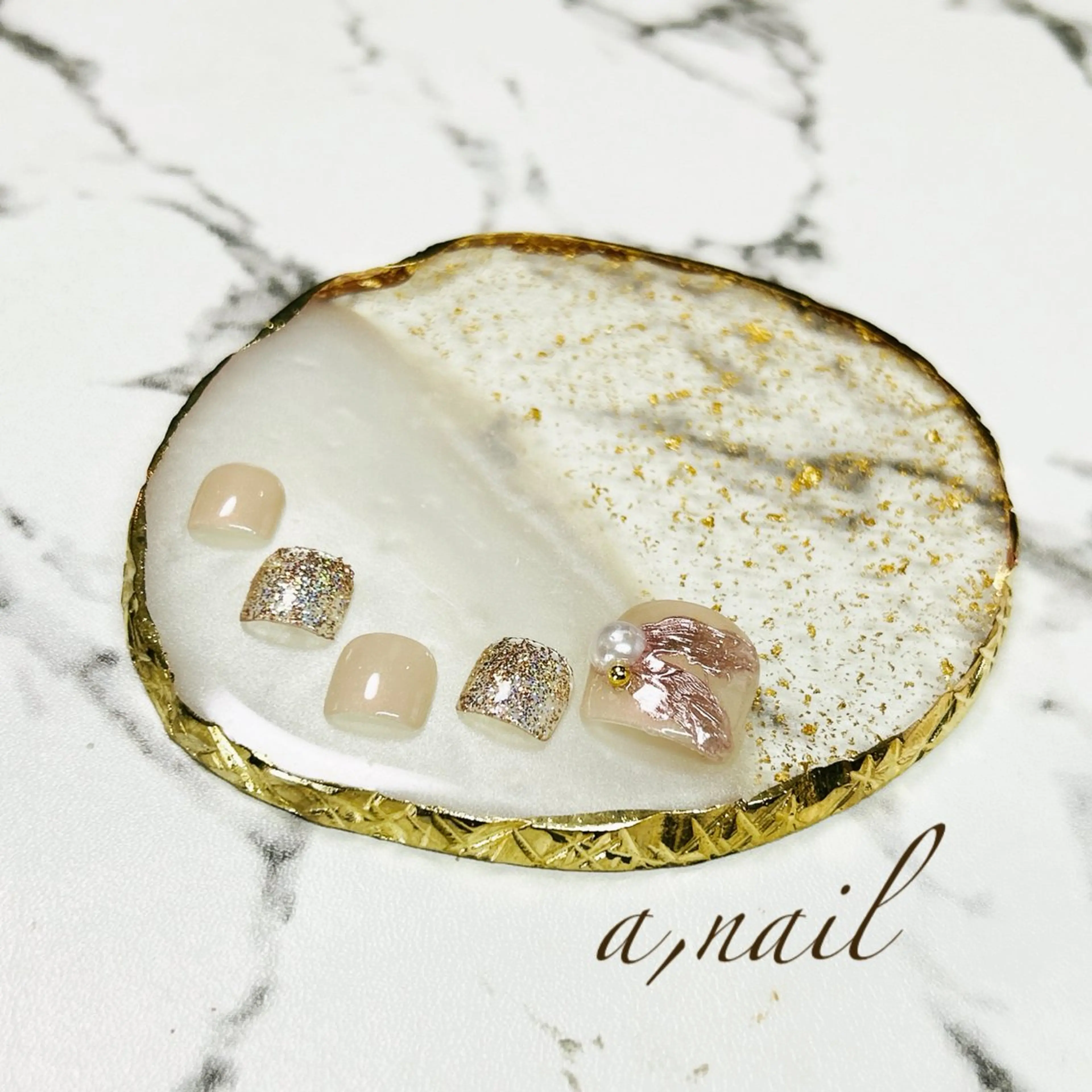 ネイル フットネイル キラキラネイル ラメ(グリッター) ミラーネイル リボン フットネイル ネイルサロン エーネイルのネイルデザイン