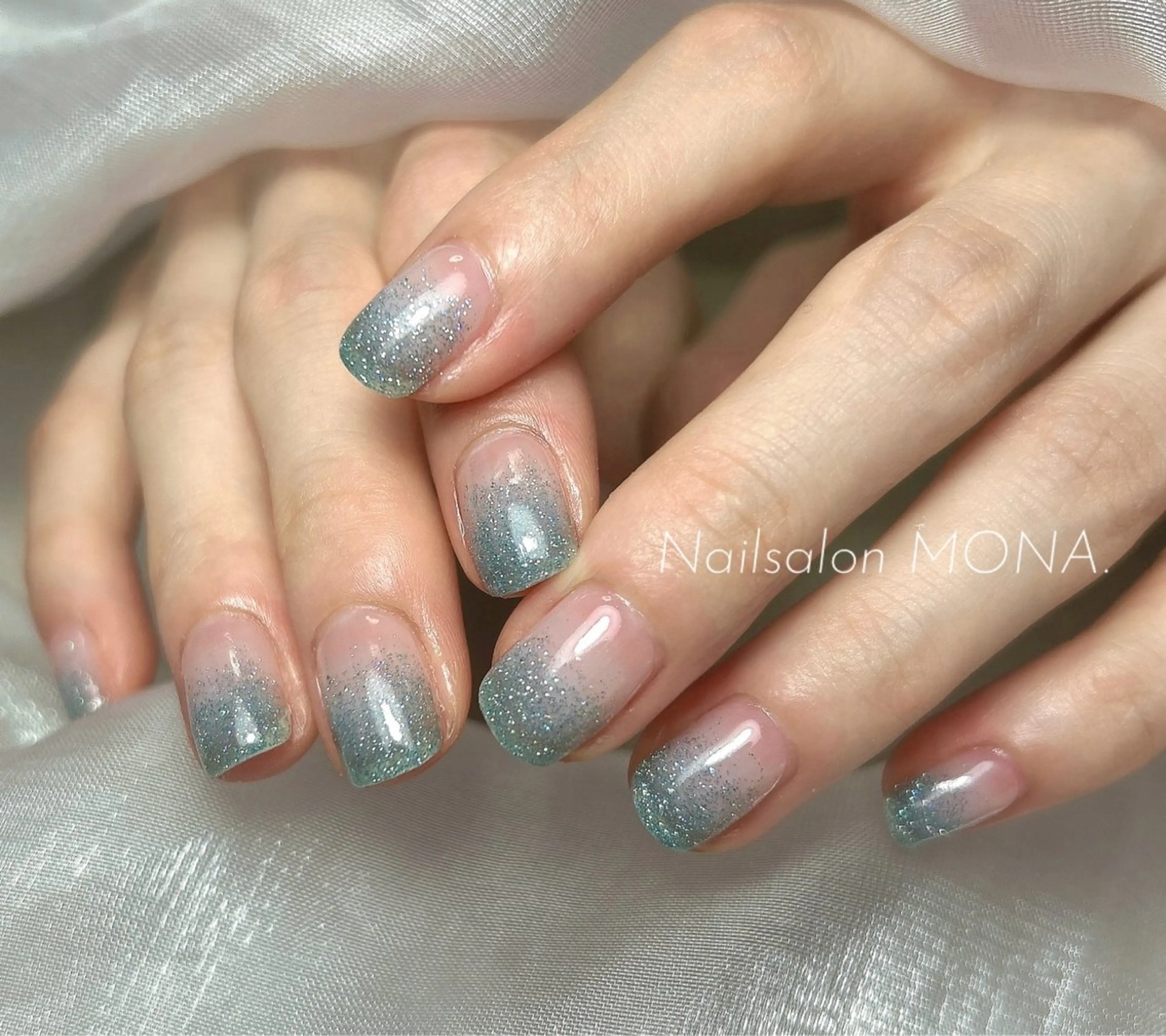ネイル フラッシュネイル グラデーション ラメ(グリッター) ラメグラデーション ハンドネイル Nailsalon MONA.のネイルデザイン