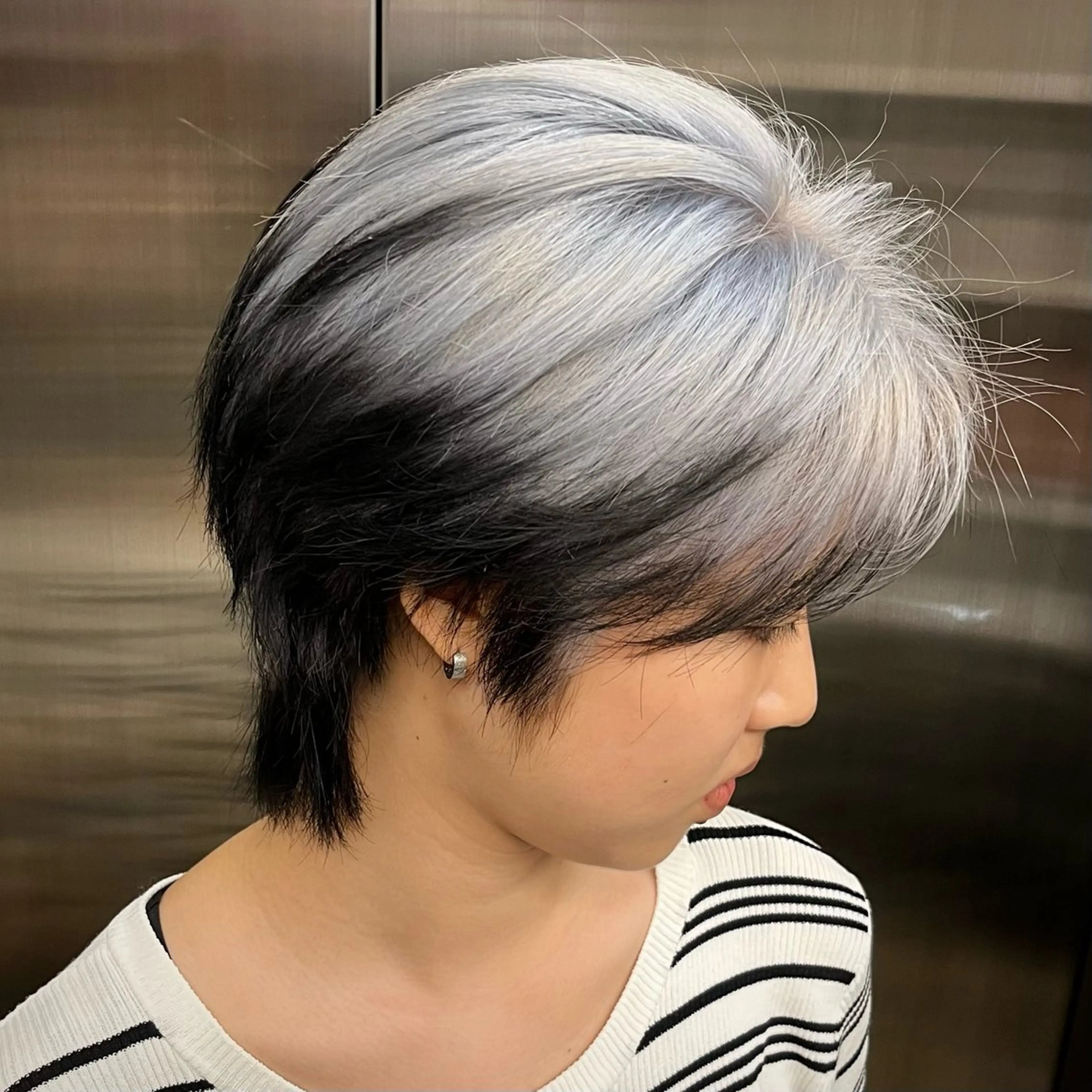 カラー カット ヘアカラー トリートメント ウルフとデザイン カラーの神のヘアスタイル