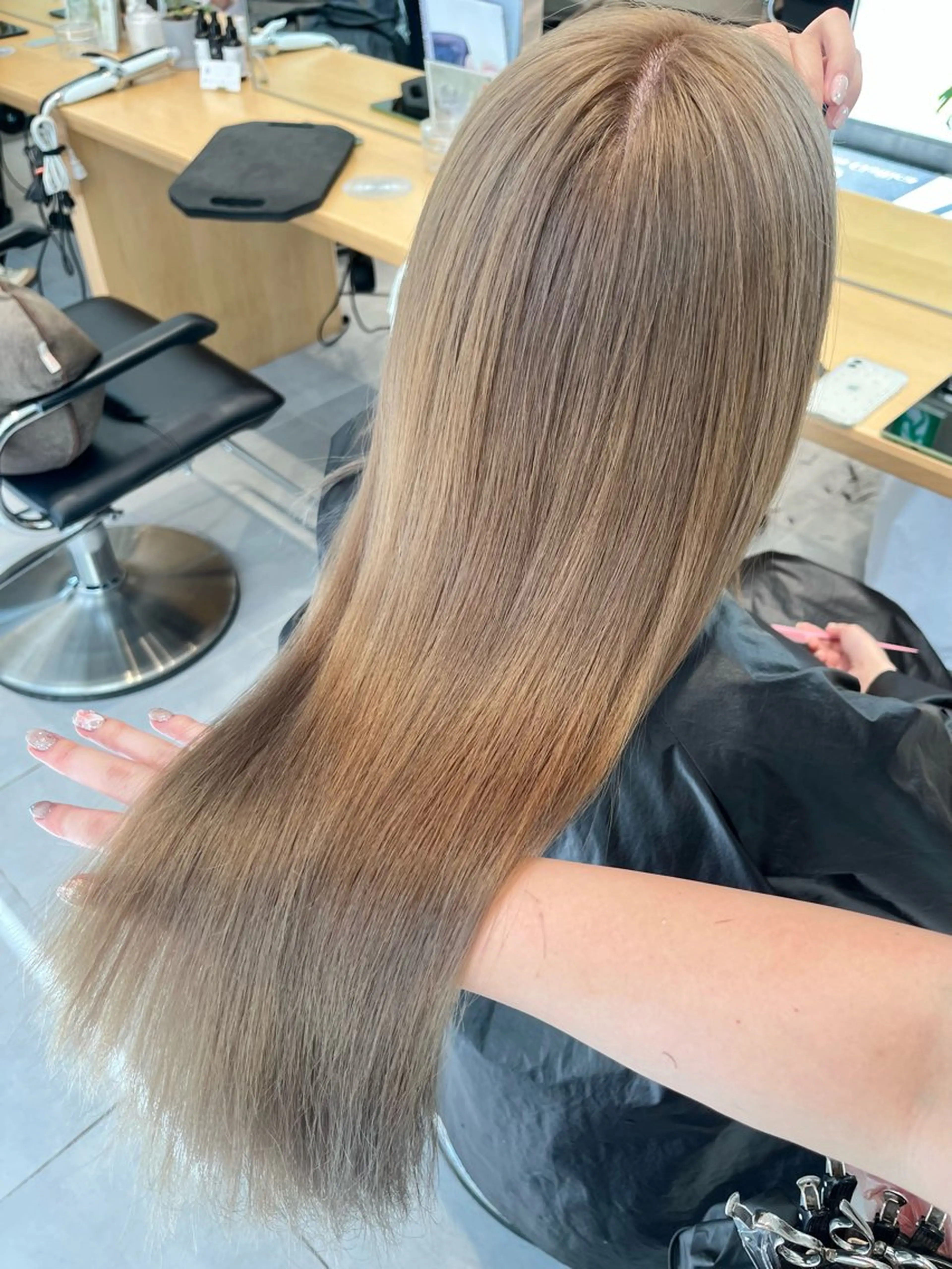 ロング ヘアカラー トリートメント ヘッドスパ ヘアセット MAYU/ハイトーン /レイヤーカットのヘアスタイル