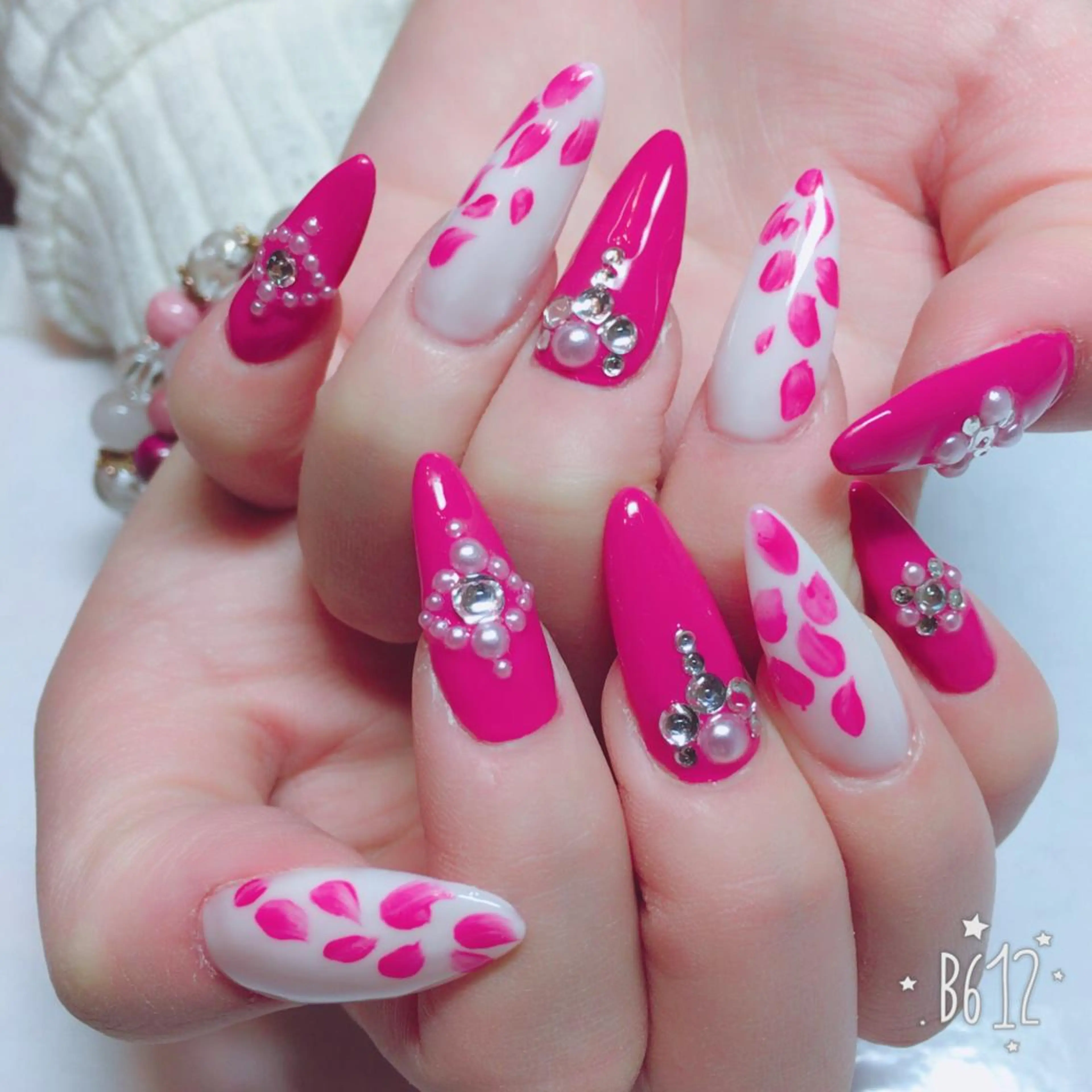 ネイル THECOLORS所属・近貞 莉奈のネイルデザイン