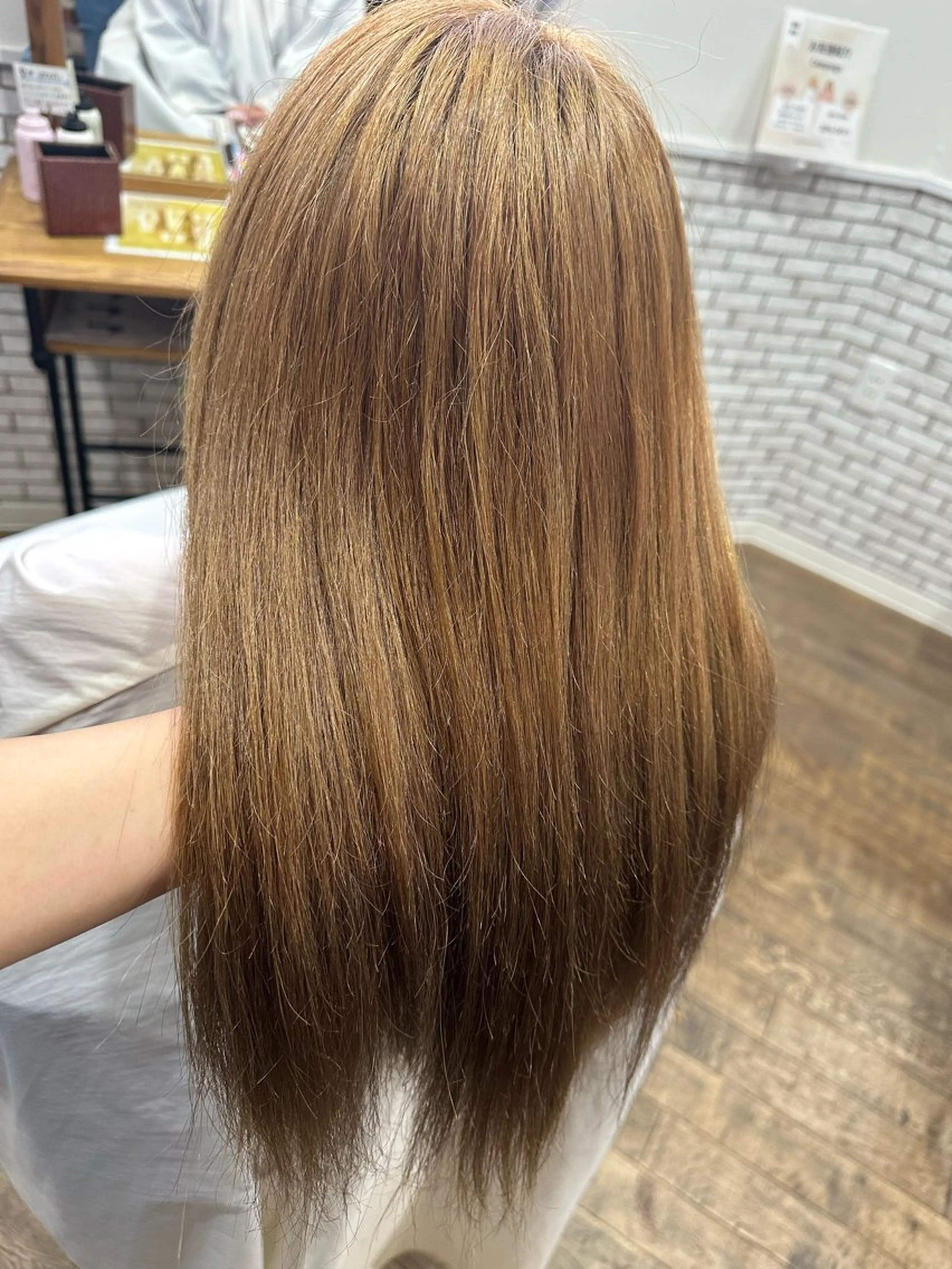 セミロング ヘアカラー 半田 知穂のヘアスタイル