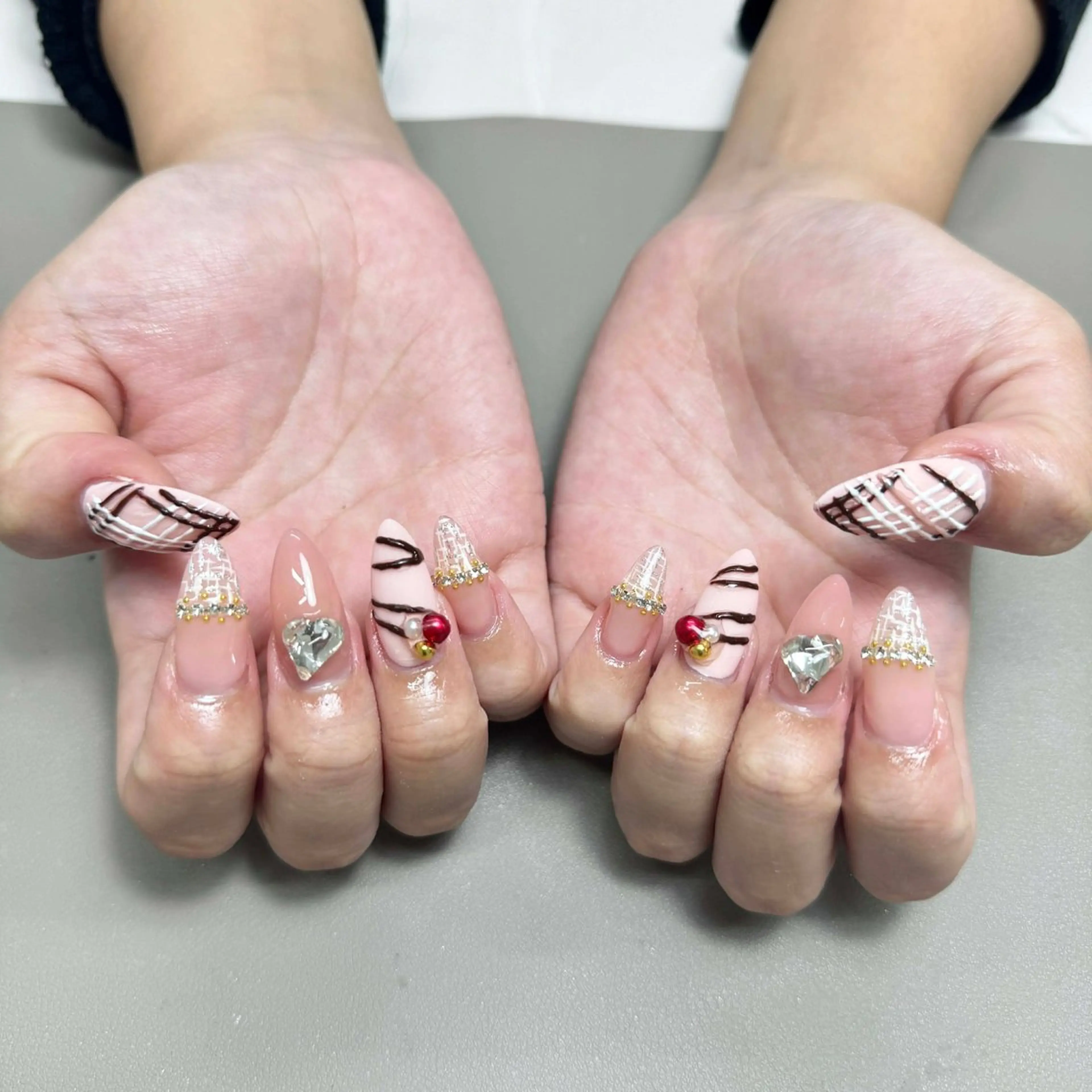 ネイル ハンドネイル ハンドケア いちご chan novaのネイルデザイン