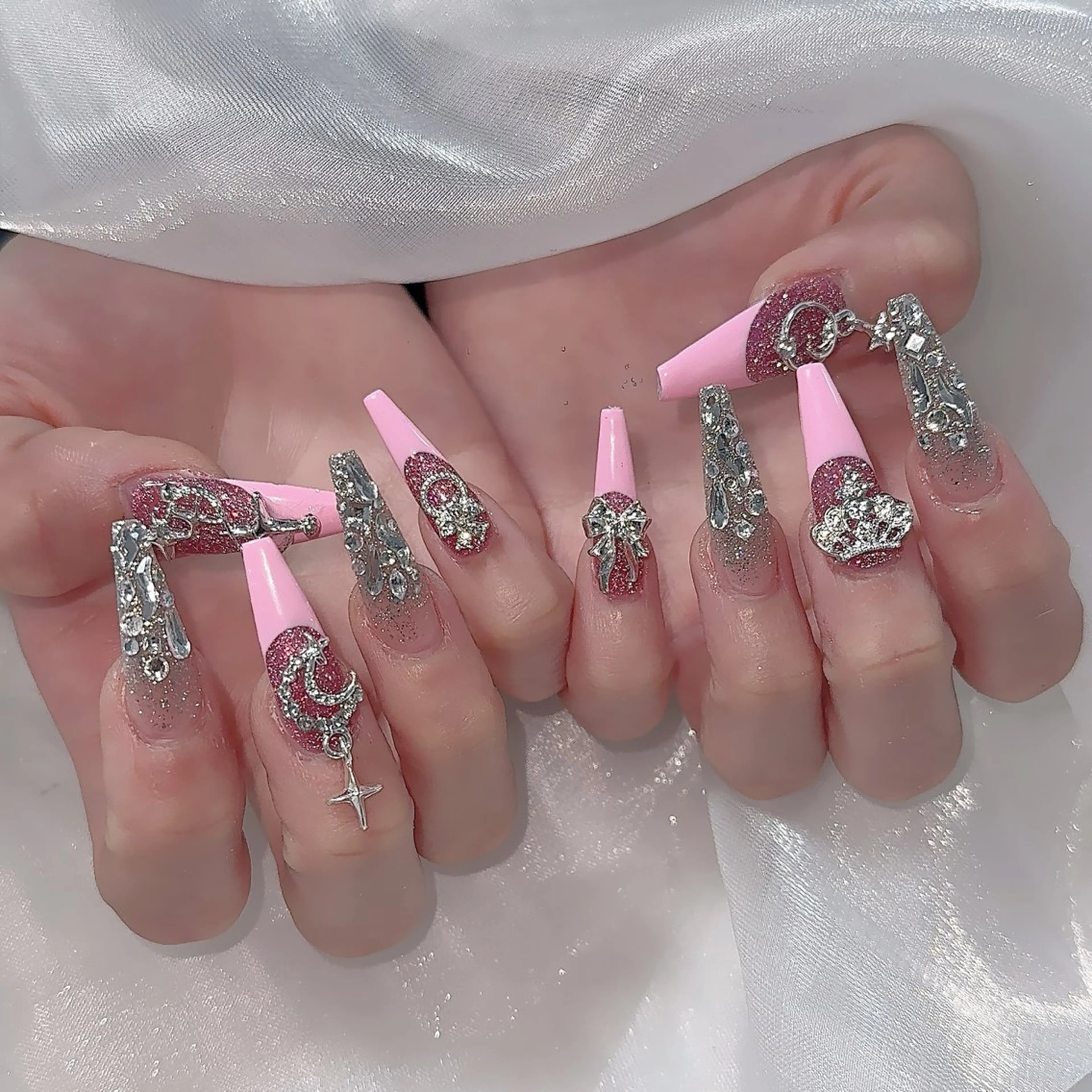ネイル チークネイル フレンチネイル ガラスフレンチ グラデーション キラキラネイル ハンドネイル LilyLala Nailsalonのネイルデザイン