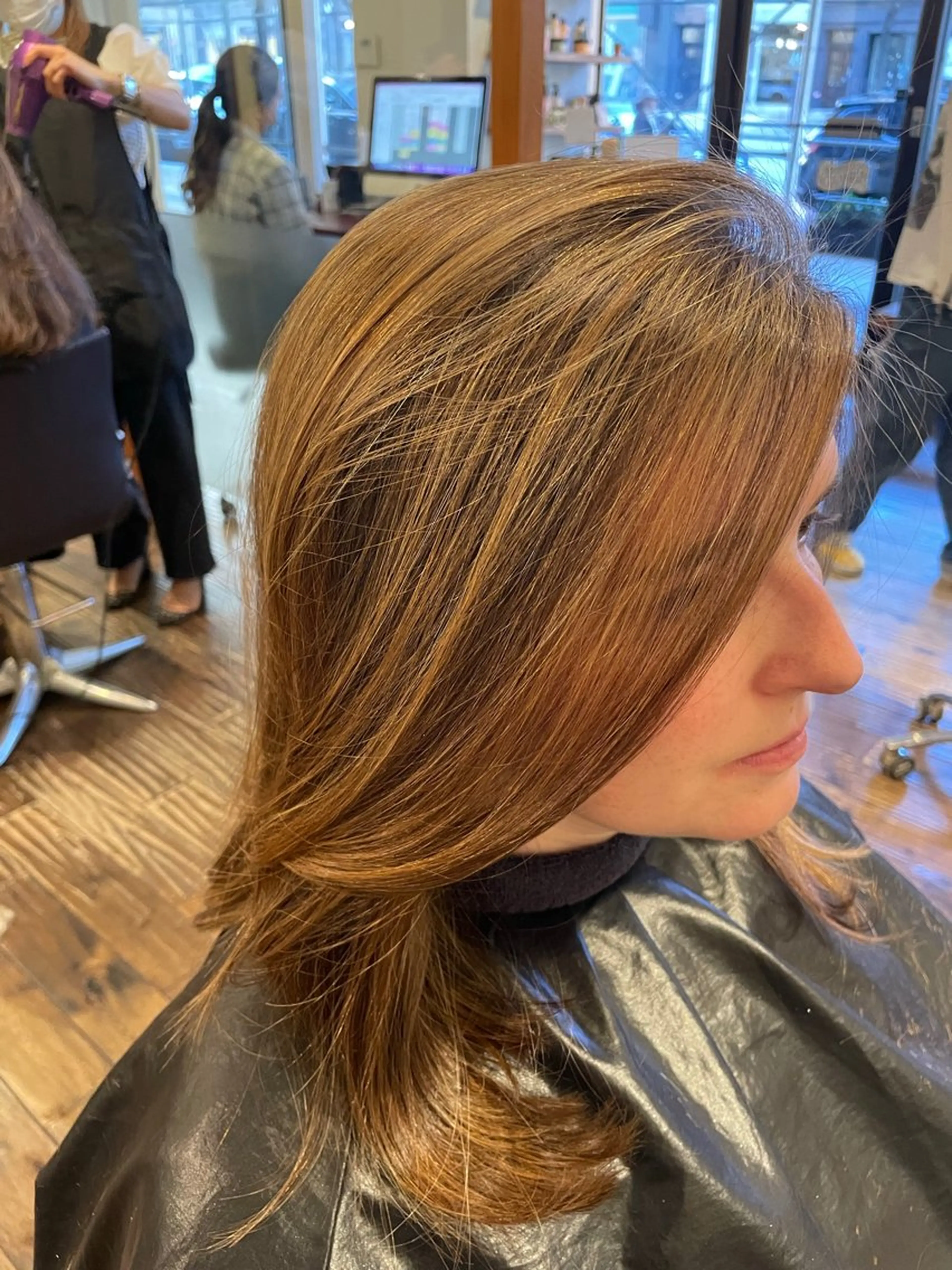 ミディアム AFLOAT SAYURIのヘアスタイル