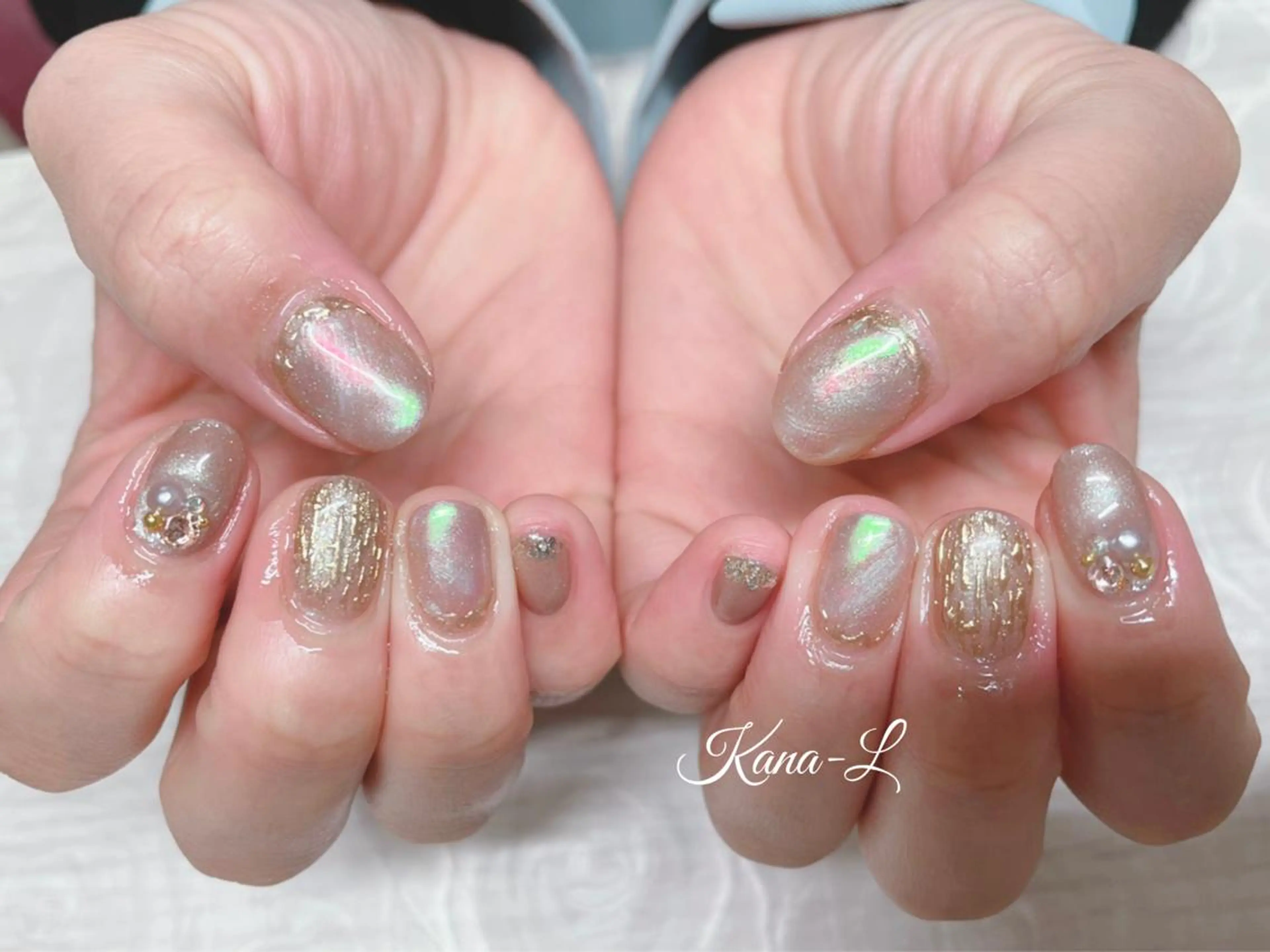 カラー ネイル オーロラネイル キラキラネイル ニュアンスネイル 芦辺 香奈のネイルデザイン